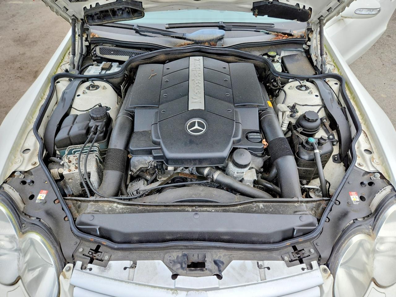 2003 Mercedes-benz Sl 500r White vin: WDBSK75F33F034765