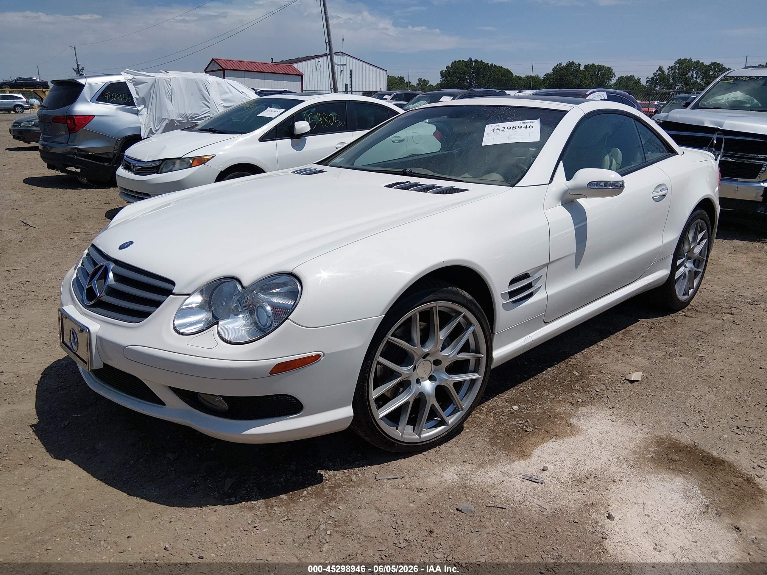 2003 Mercedes-benz Sl 500   White vin: WDBSK75F33F058483