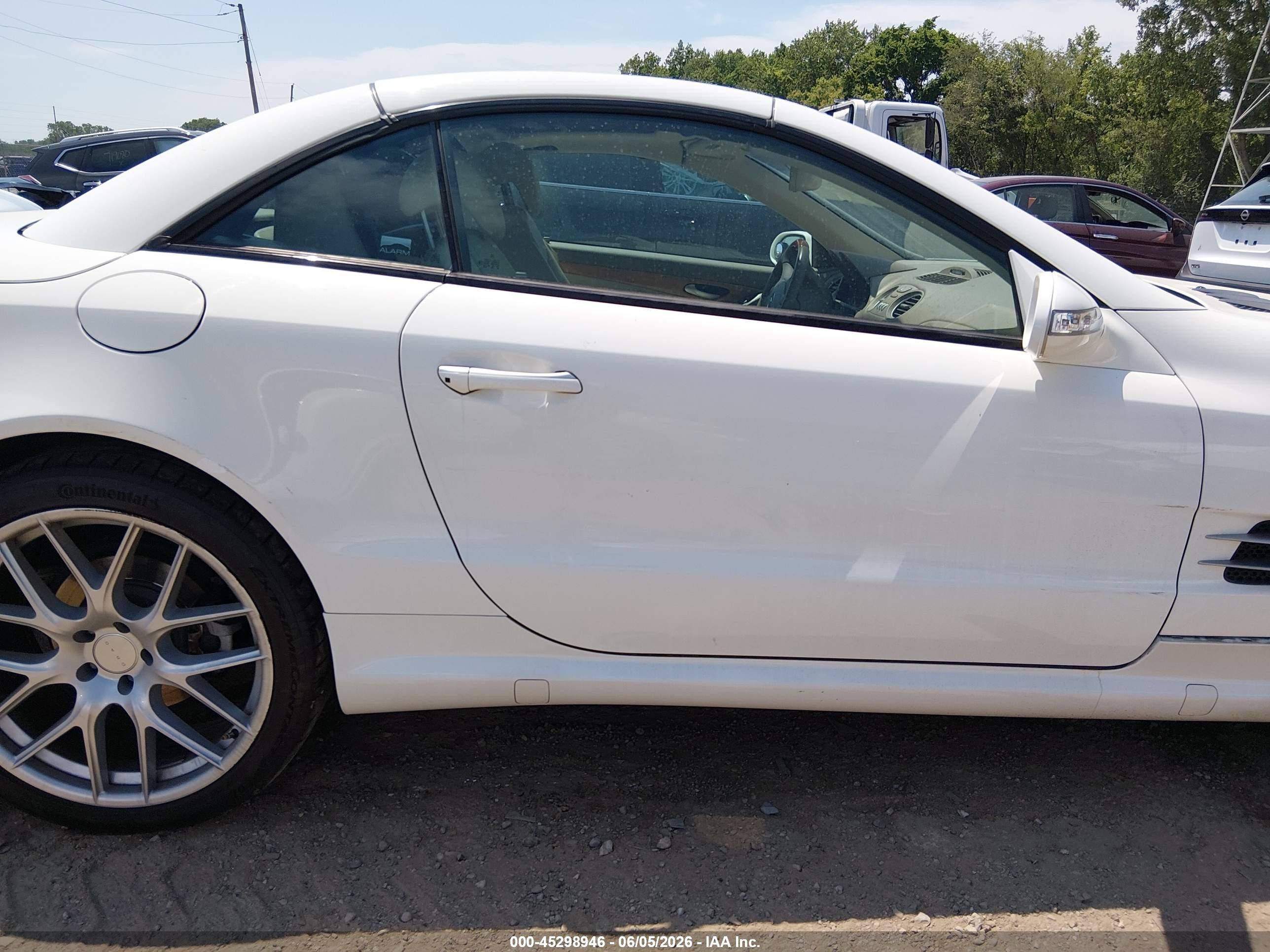 2003 Mercedes-benz Sl 500   White vin: WDBSK75F33F058483