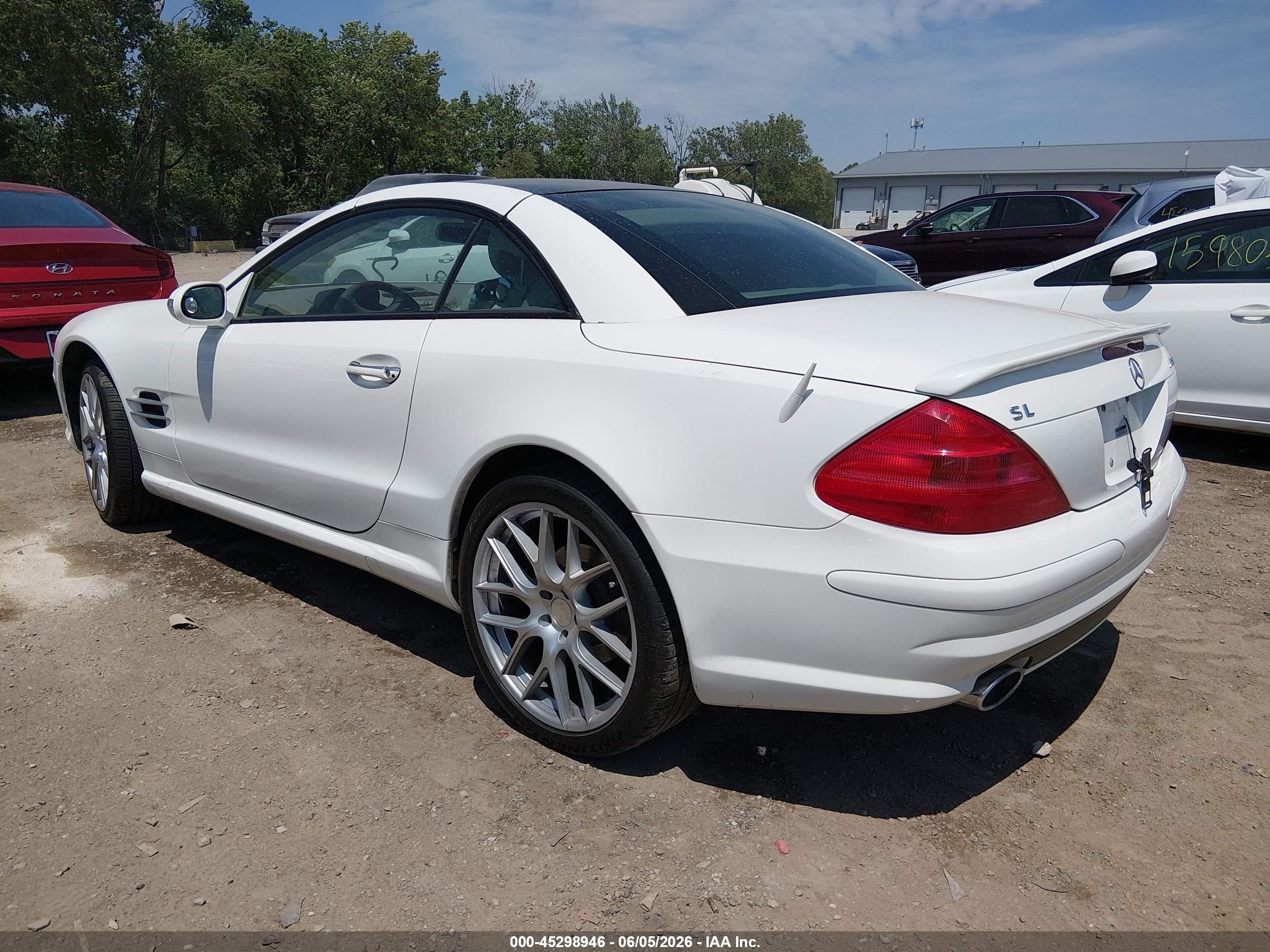 2003 Mercedes-benz Sl 500   White vin: WDBSK75F33F058483