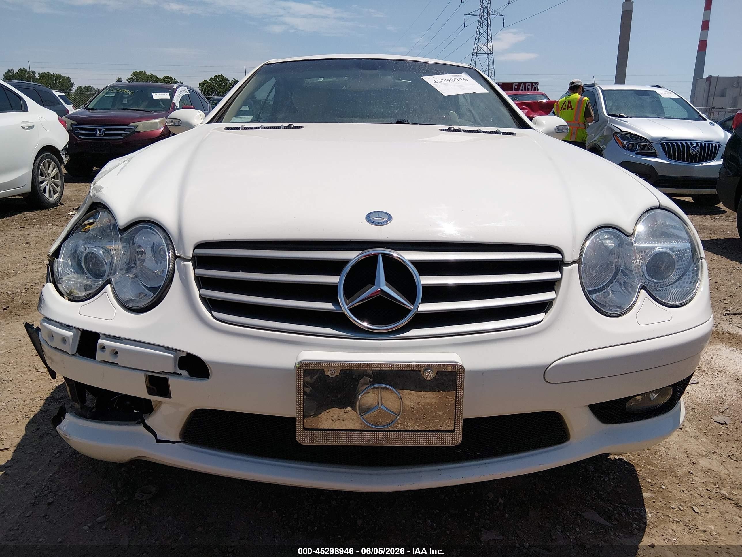2003 Mercedes-benz Sl 500   White vin: WDBSK75F33F058483