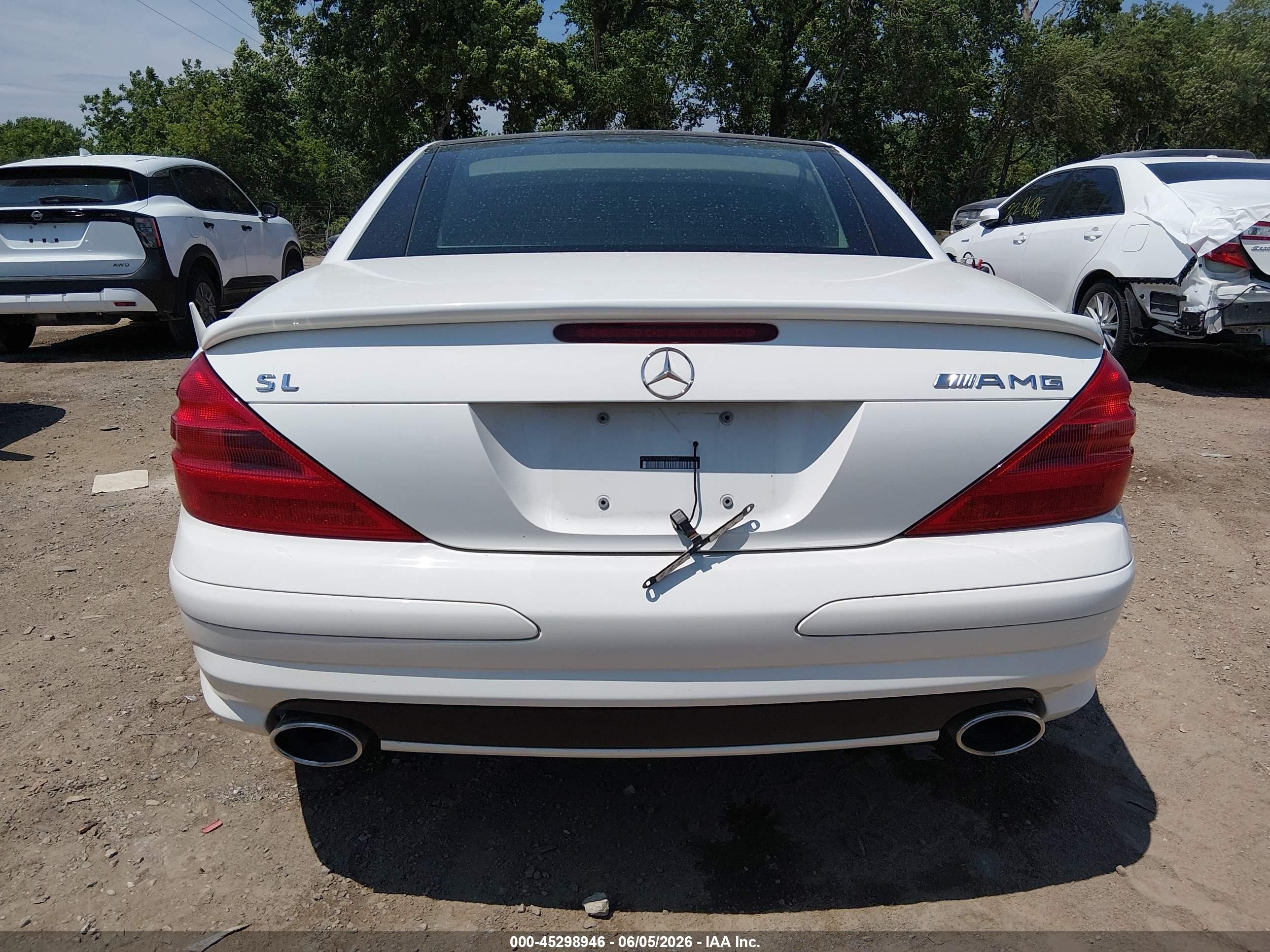 2003 Mercedes-benz Sl 500   White vin: WDBSK75F33F058483