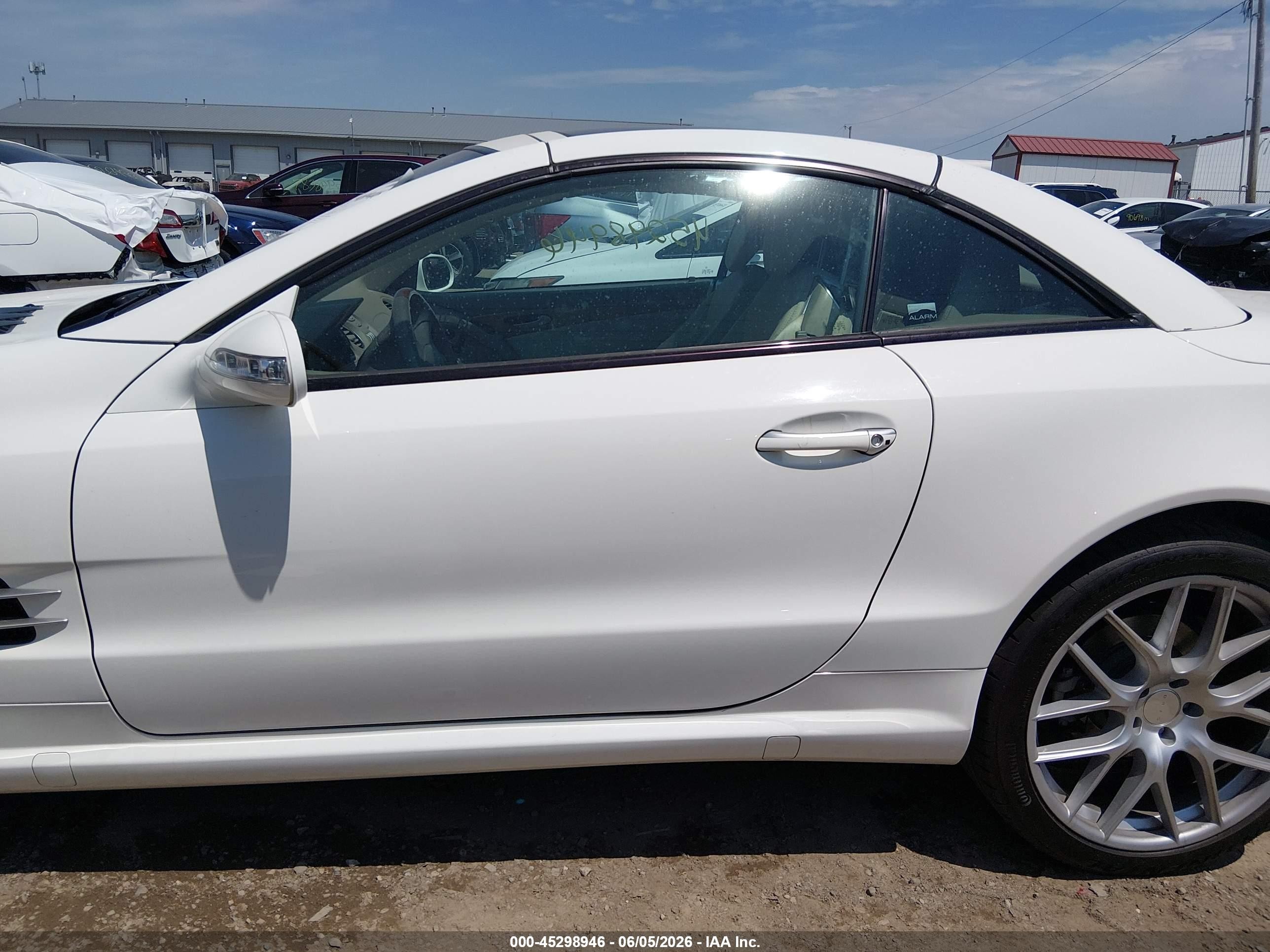 2003 Mercedes-benz Sl 500   White vin: WDBSK75F33F058483