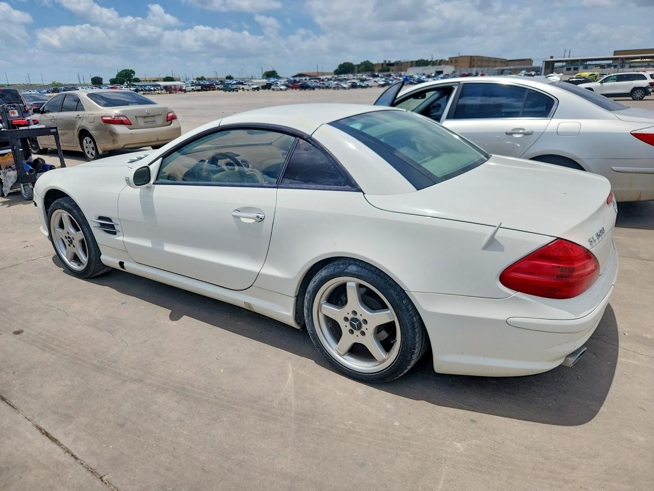 2003 Mercedes-benz Sl 500 White vin: WDBSK75F33F060315