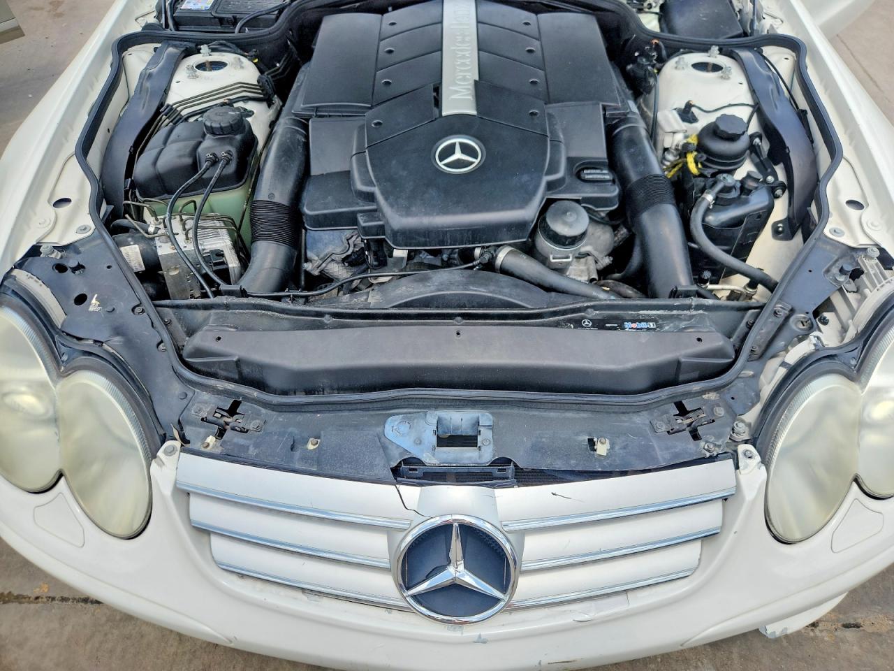 2003 Mercedes-benz Sl 500 White vin: WDBSK75F33F060315