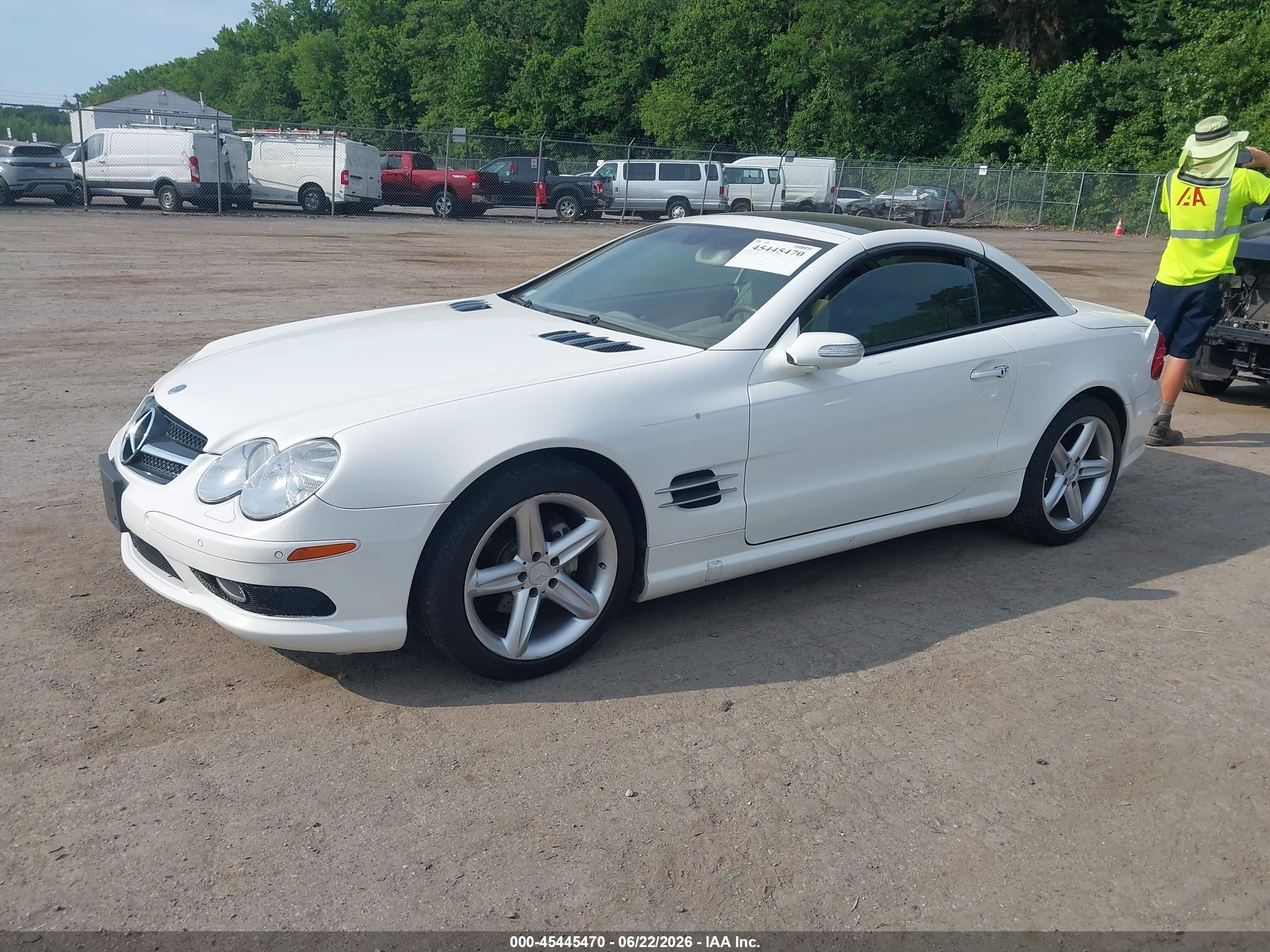 2004 Mercedes-benz Sl 500   White vin: WDBSK75F34F080937