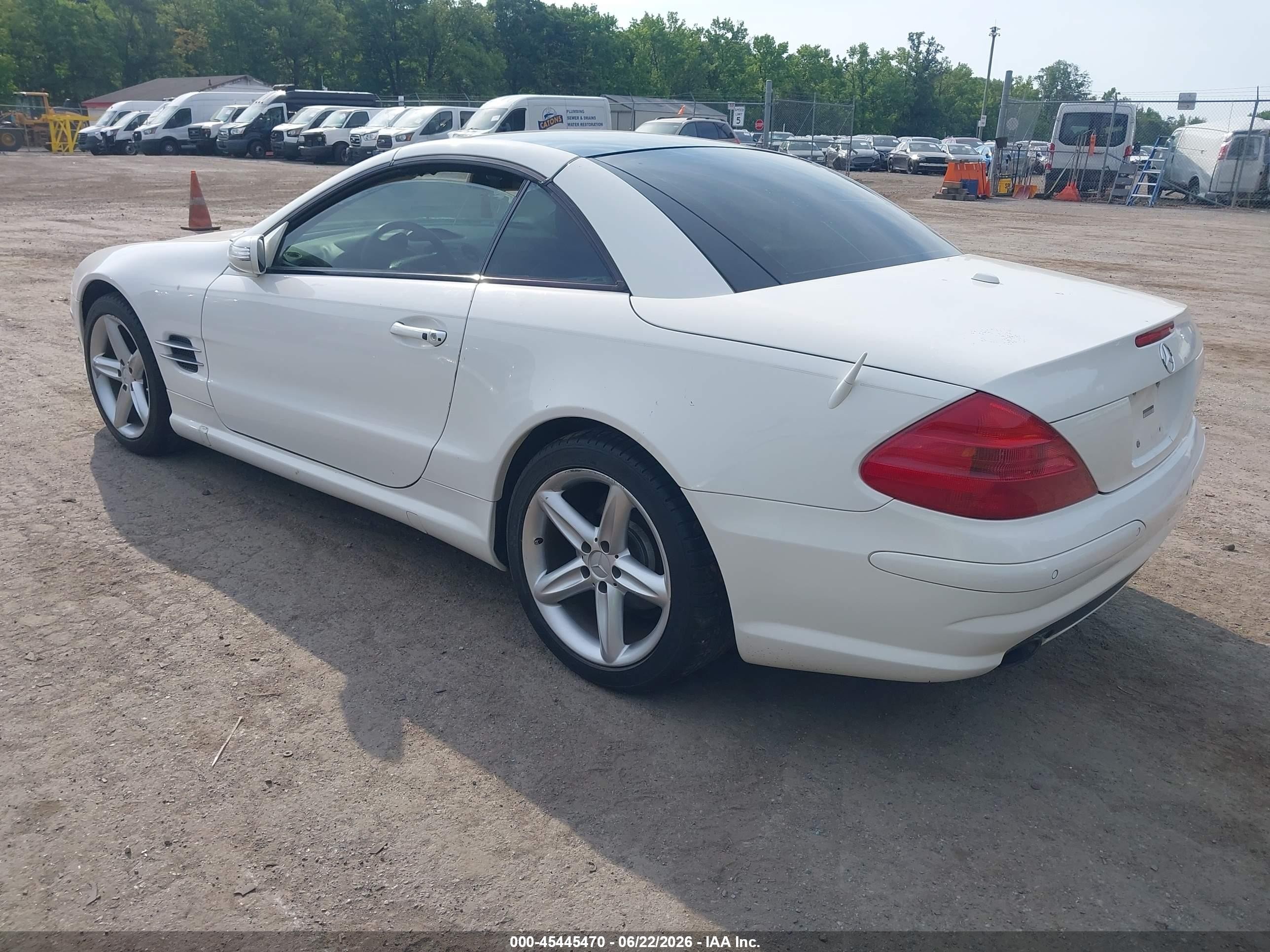 2004 Mercedes-benz Sl 500   White vin: WDBSK75F34F080937