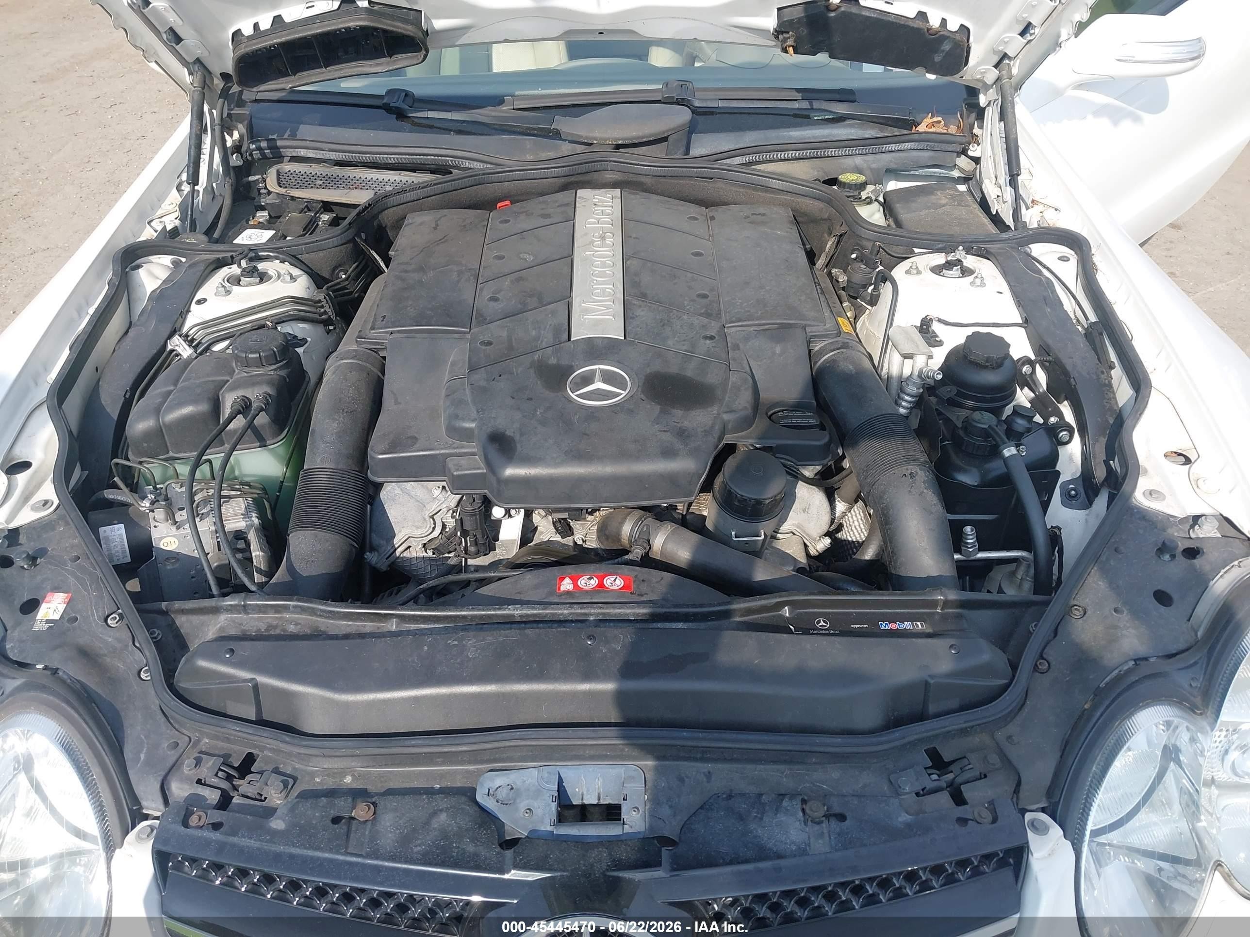 2004 Mercedes-benz Sl 500   White vin: WDBSK75F34F080937