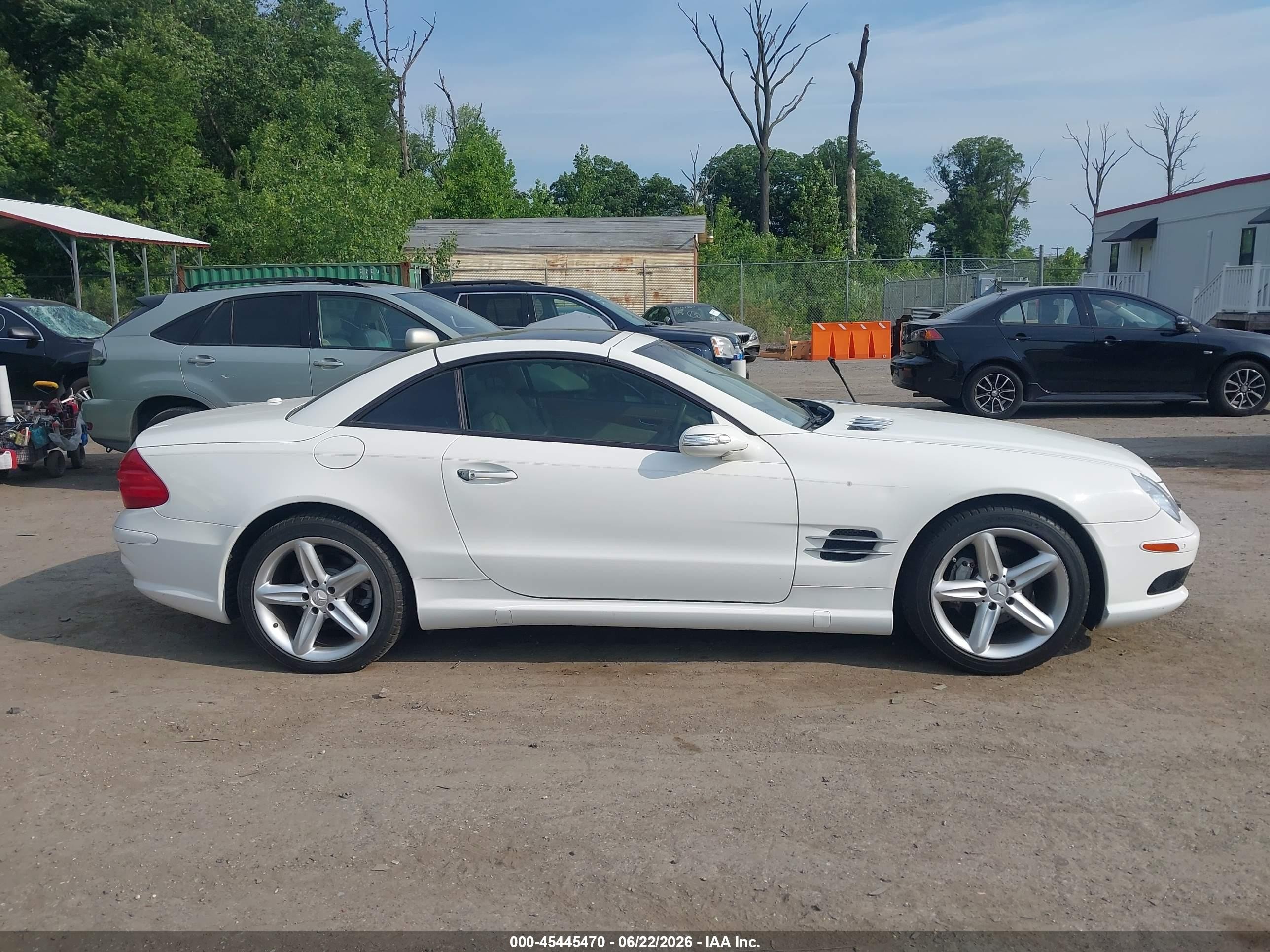 2004 Mercedes-benz Sl 500   White vin: WDBSK75F34F080937
