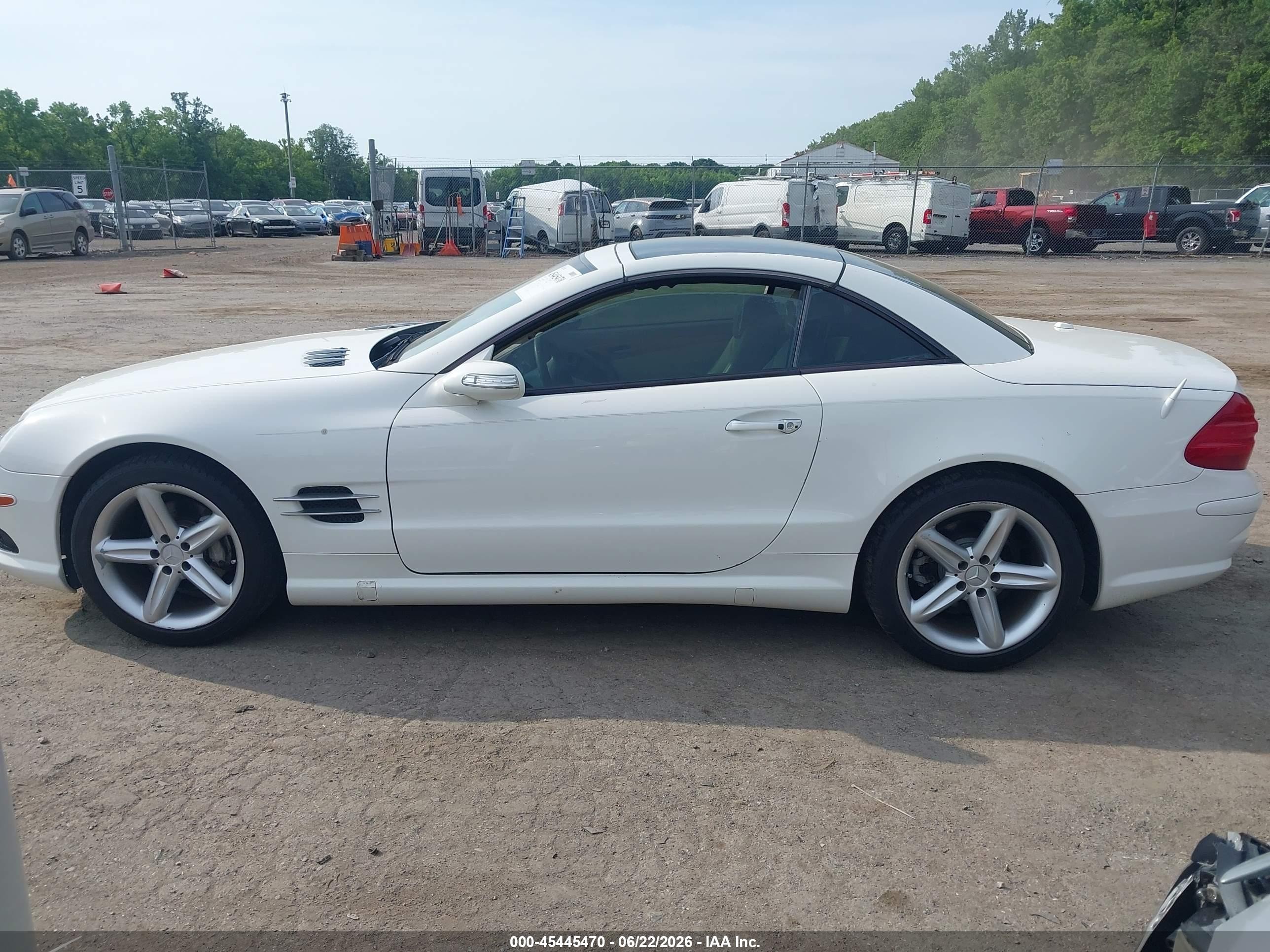 2004 Mercedes-benz Sl 500   White vin: WDBSK75F34F080937