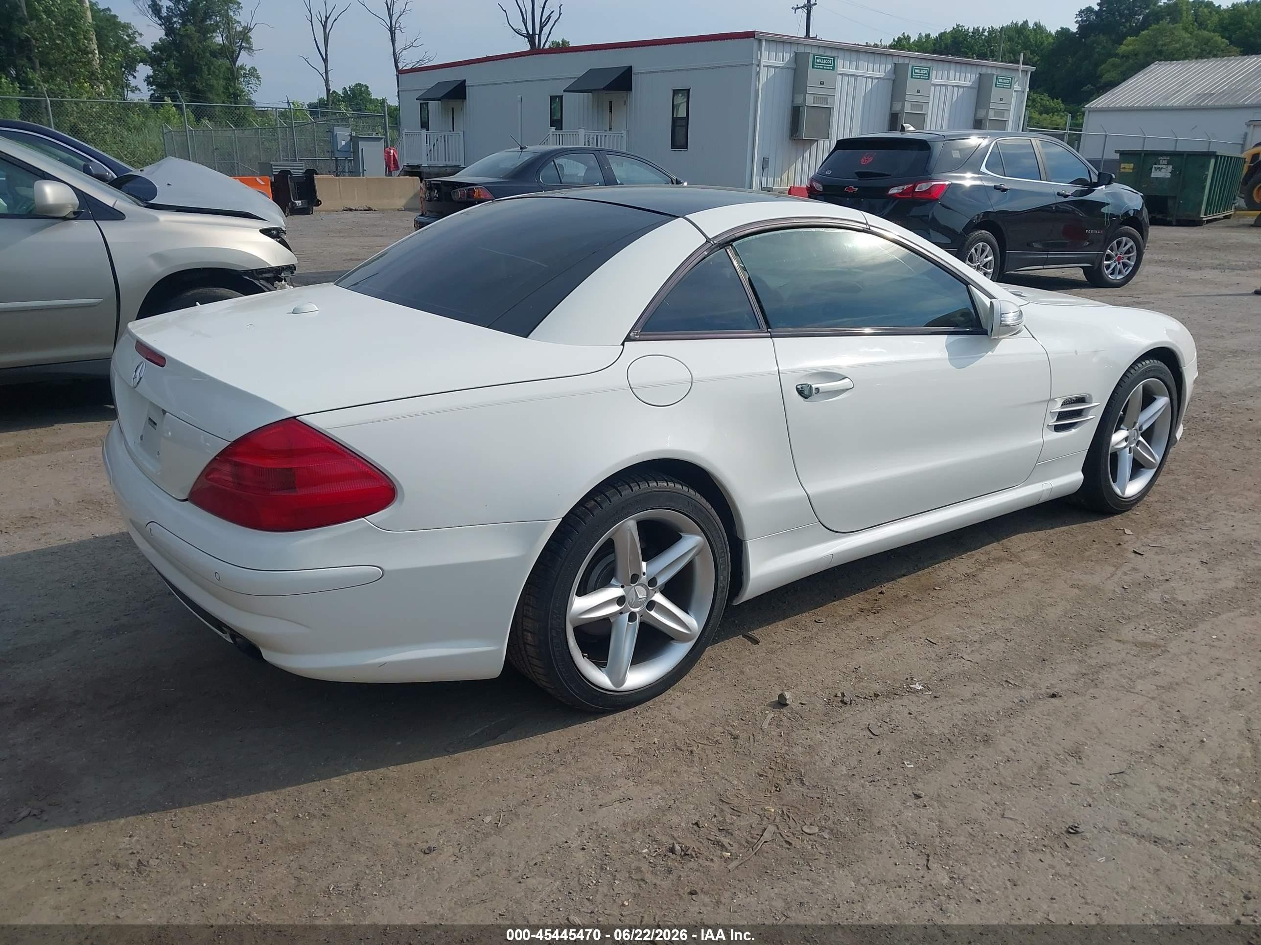 2004 Mercedes-benz Sl 500   White vin: WDBSK75F34F080937