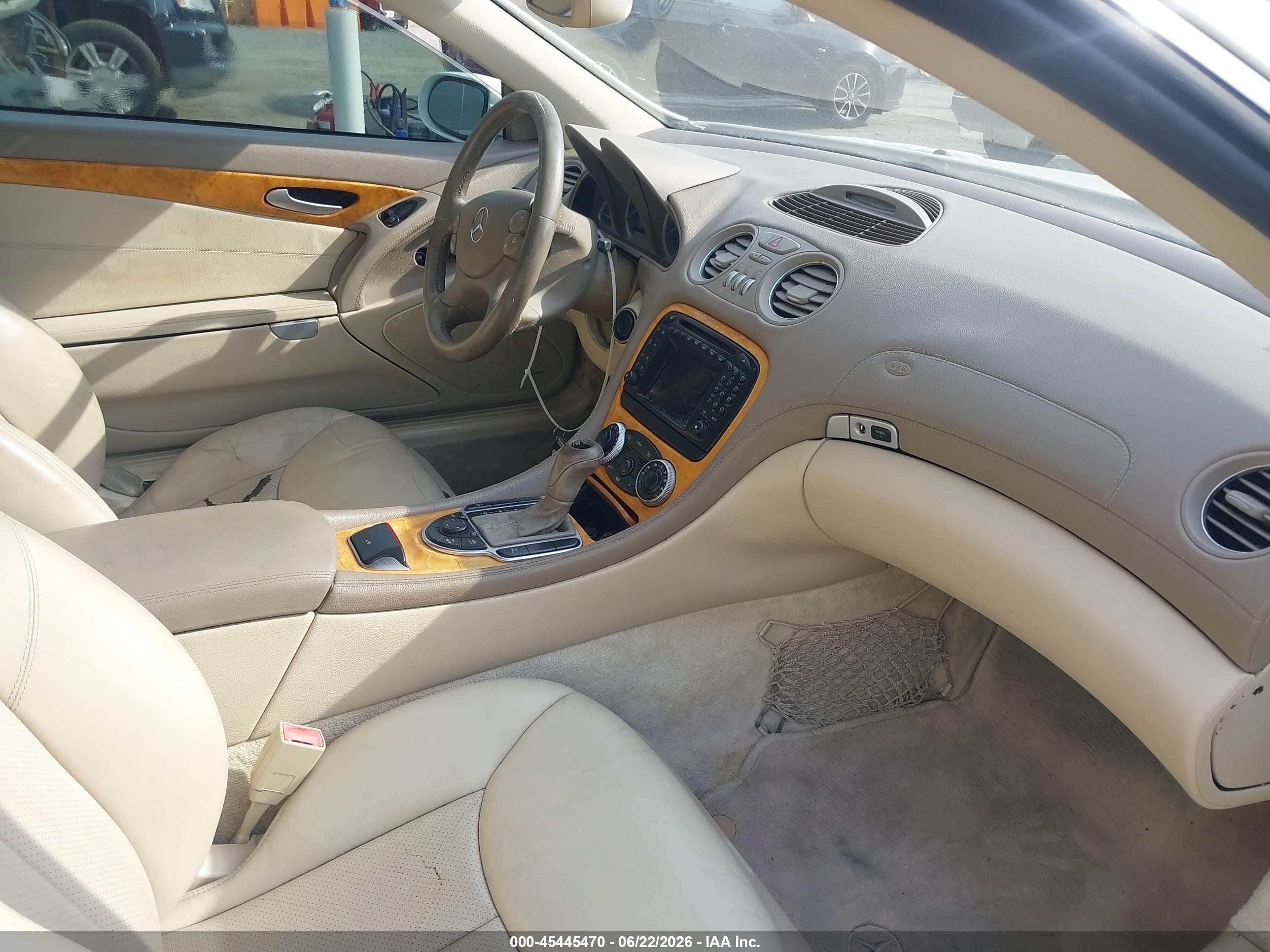 2004 Mercedes-benz Sl 500   White vin: WDBSK75F34F080937