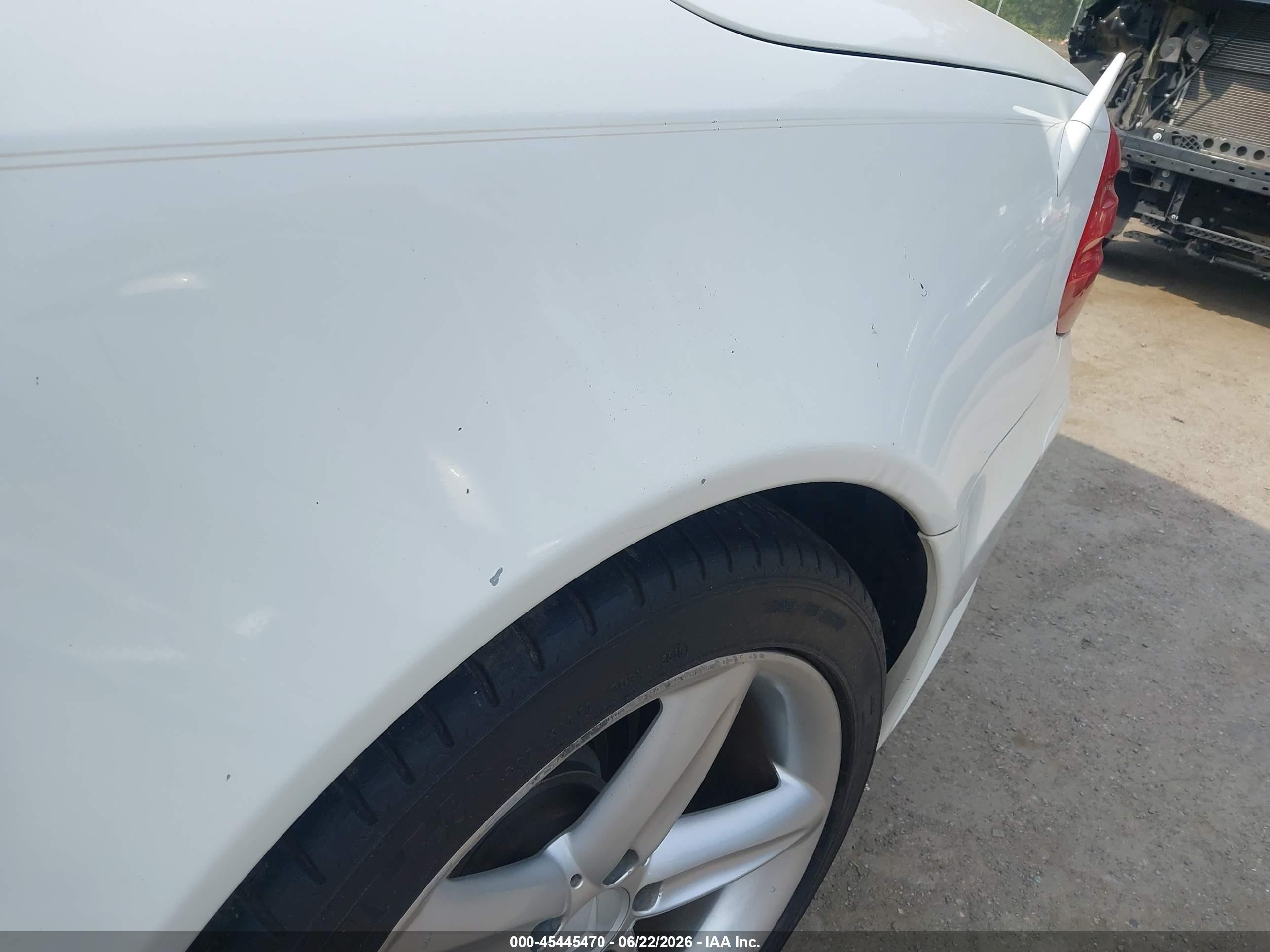 2004 Mercedes-benz Sl 500   White vin: WDBSK75F34F080937