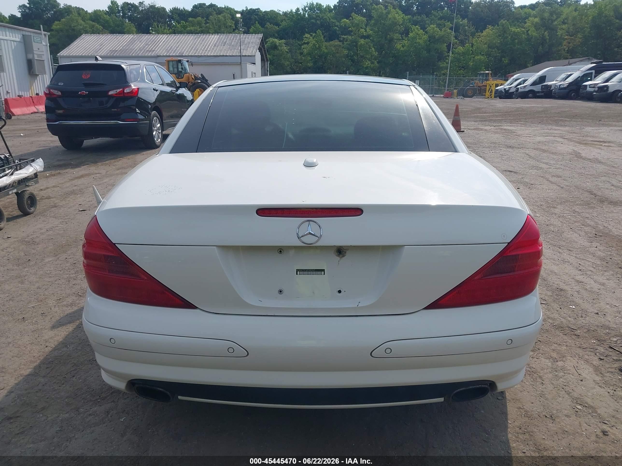 2004 Mercedes-benz Sl 500   White vin: WDBSK75F34F080937