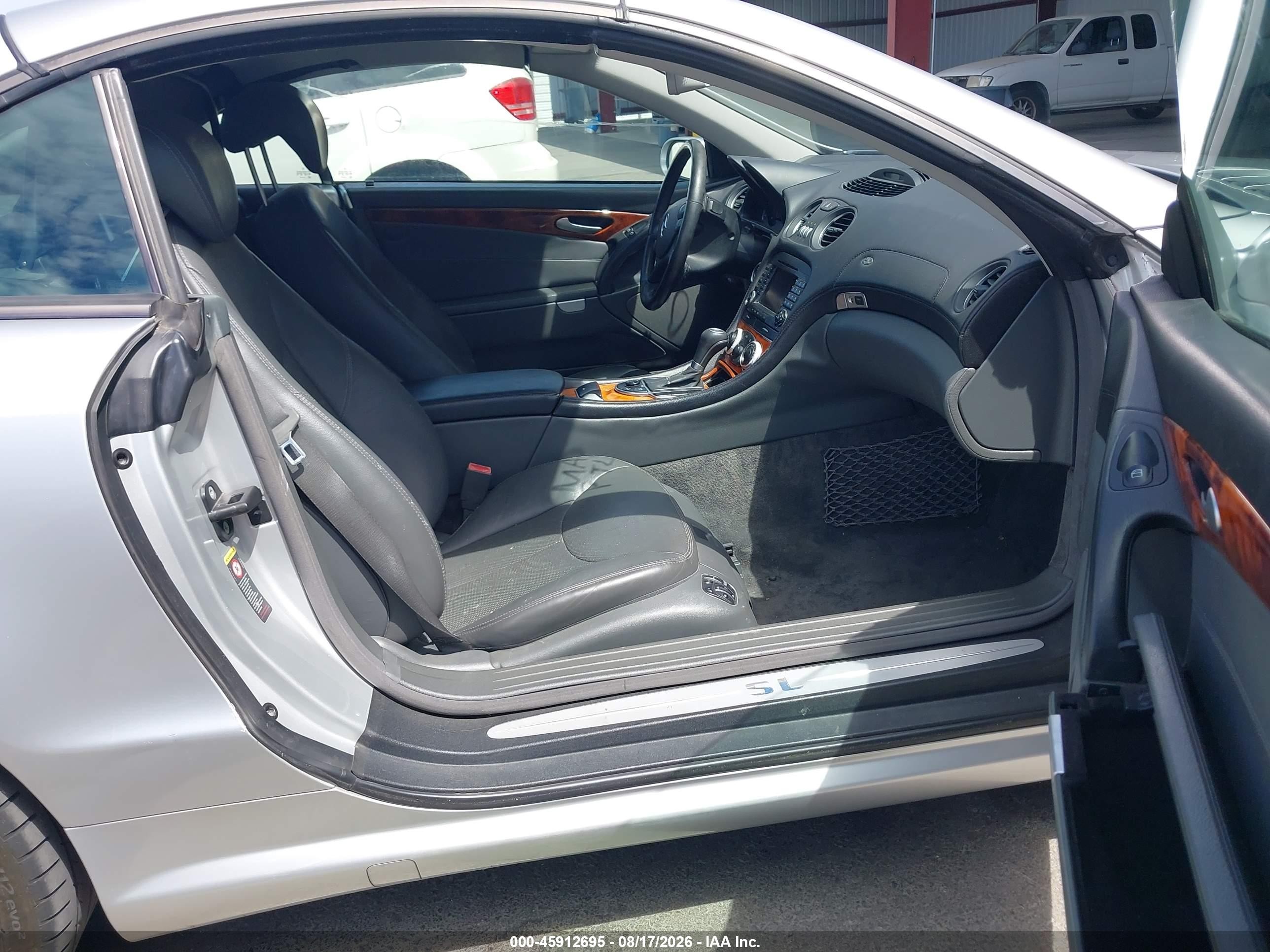 2005 Mercedes-benz Sl 500   Серебряный vin: WDBSK75F45F087350