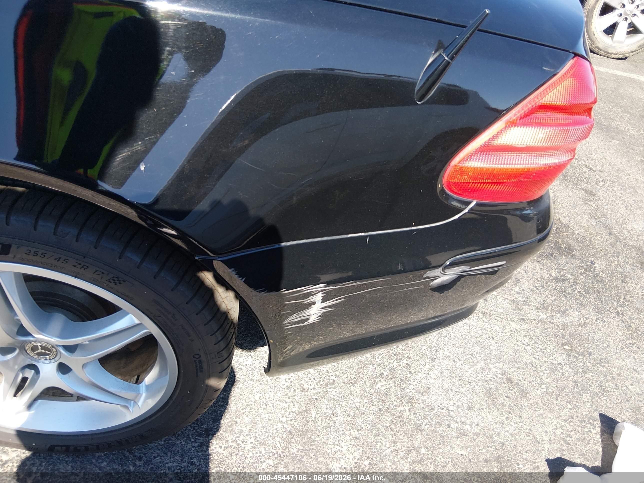 2005 Mercedes-benz Sl 500   Black vin: WDBSK75F45F106477