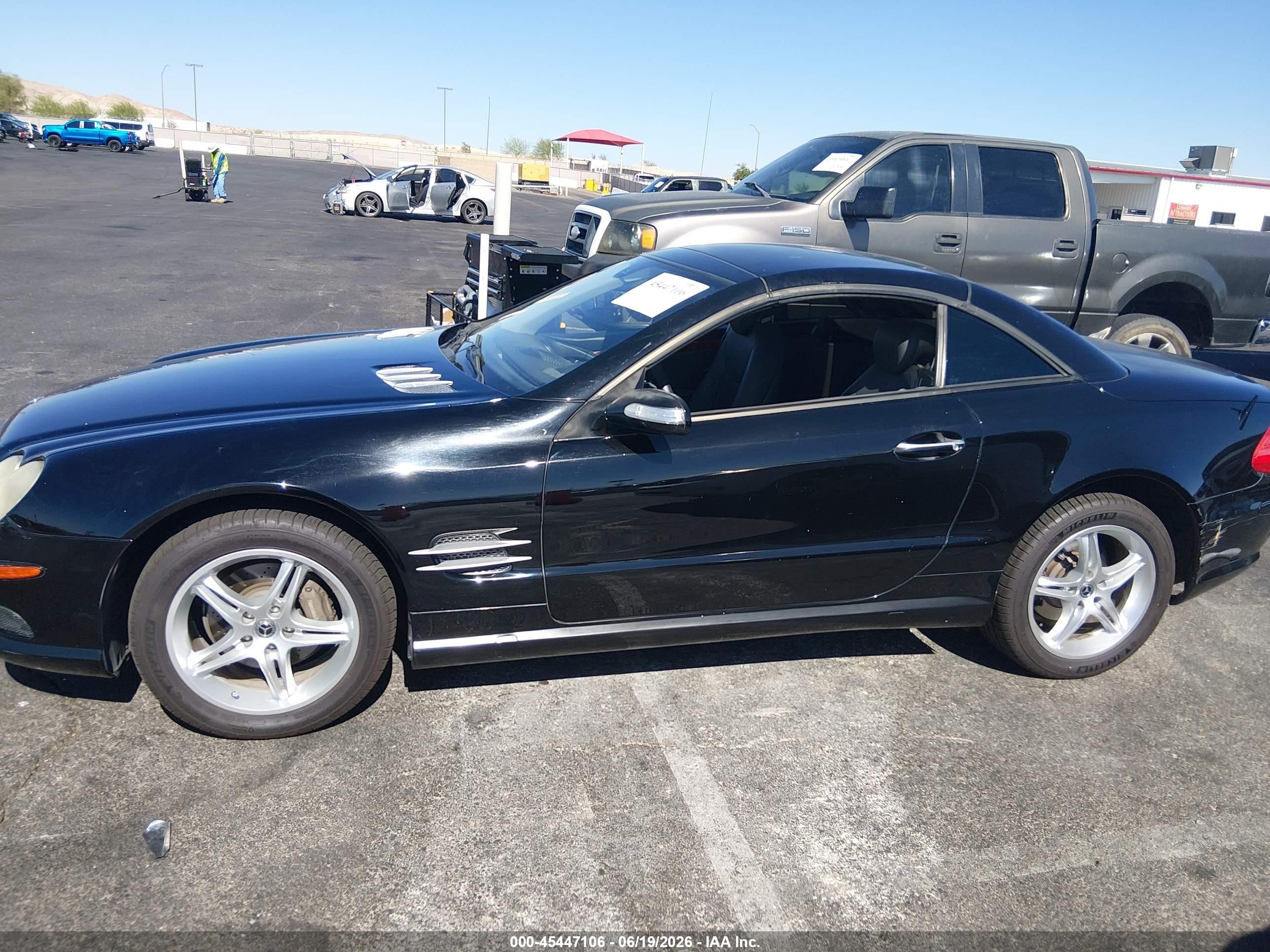 2005 Mercedes-benz Sl 500   Black vin: WDBSK75F45F106477