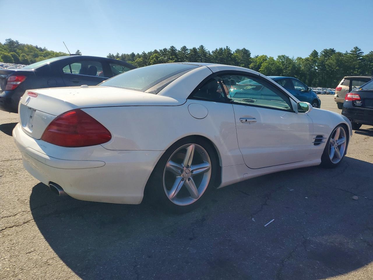 2006 Mercedes-benz Sl-class White vin: WDBSK75F56F111298