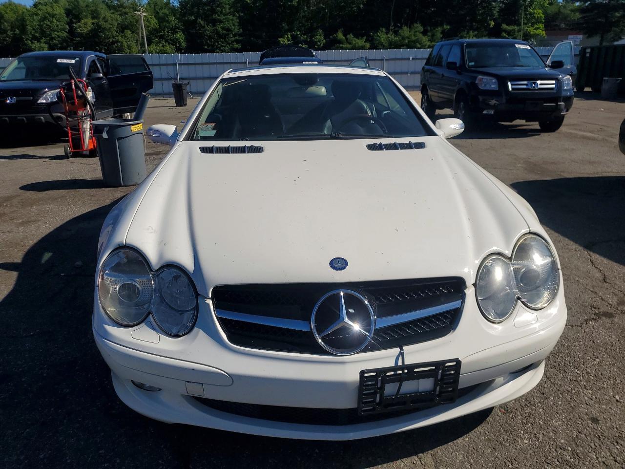 2006 Mercedes-benz Sl-class White vin: WDBSK75F56F111298