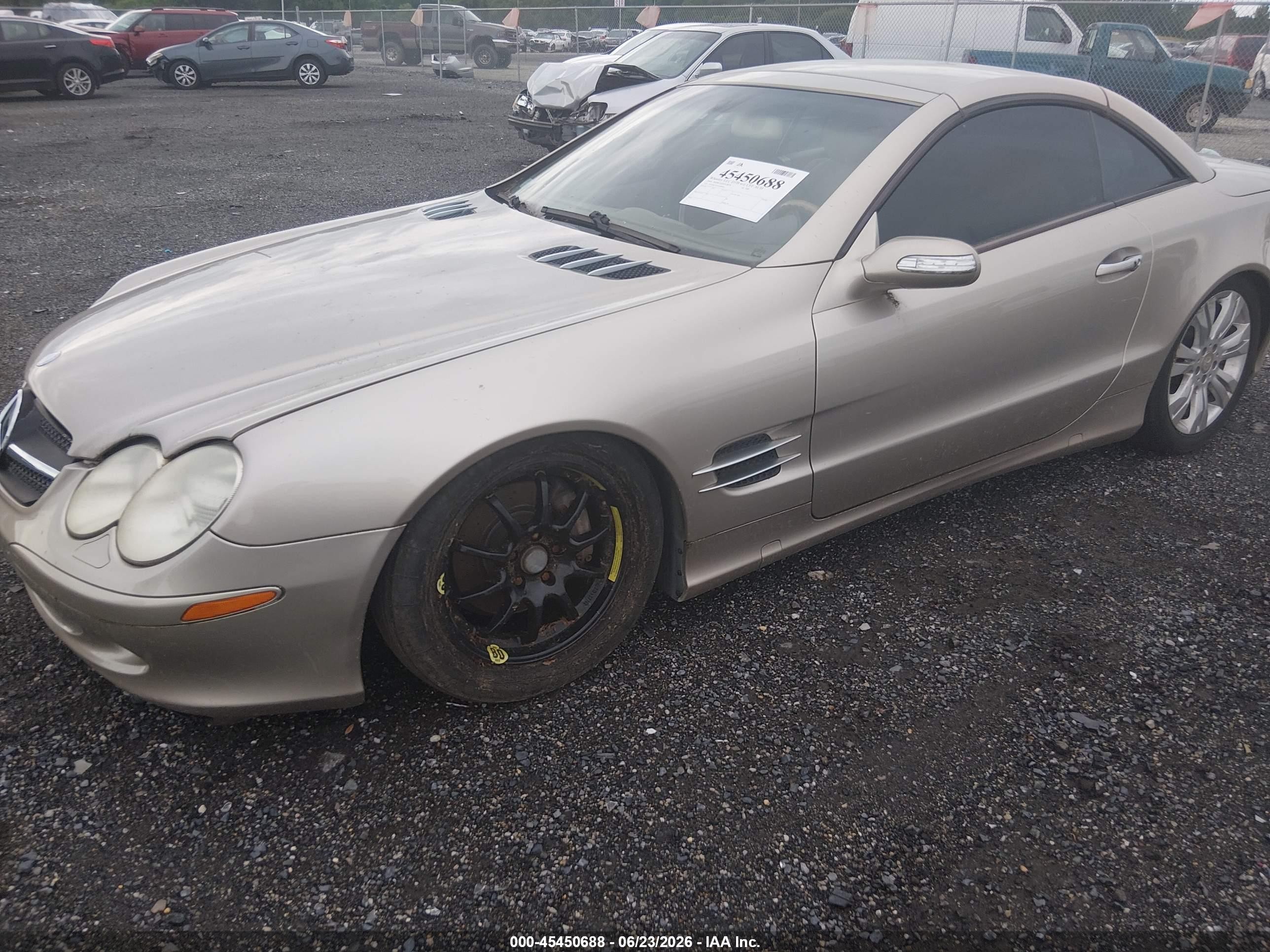 2004 Mercedes-benz Sl 500   Gold vin: WDBSK75F64F084061