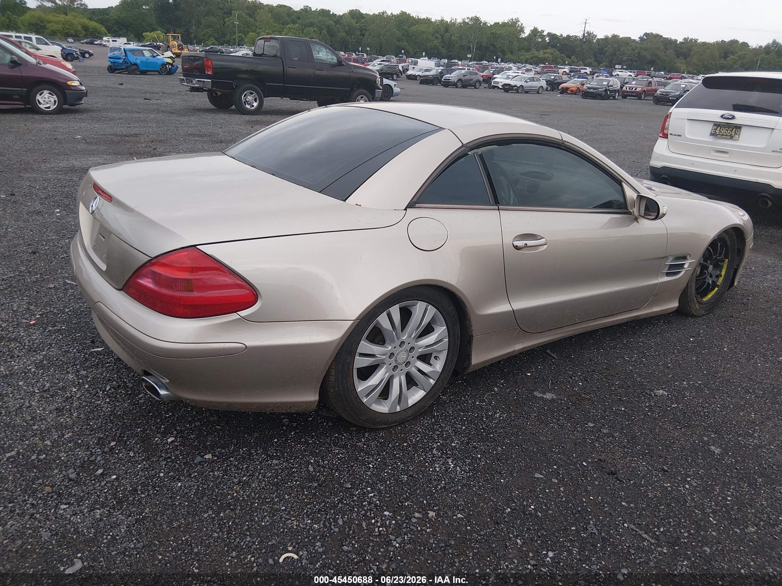 2004 Mercedes-benz Sl 500   Gold vin: WDBSK75F64F084061