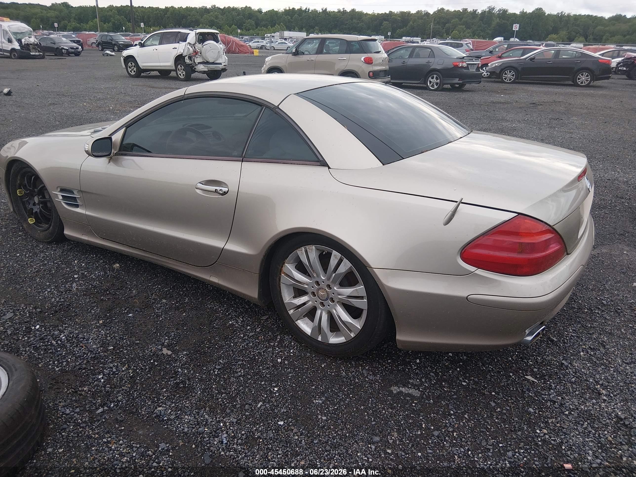 2004 Mercedes-benz Sl 500   Gold vin: WDBSK75F64F084061