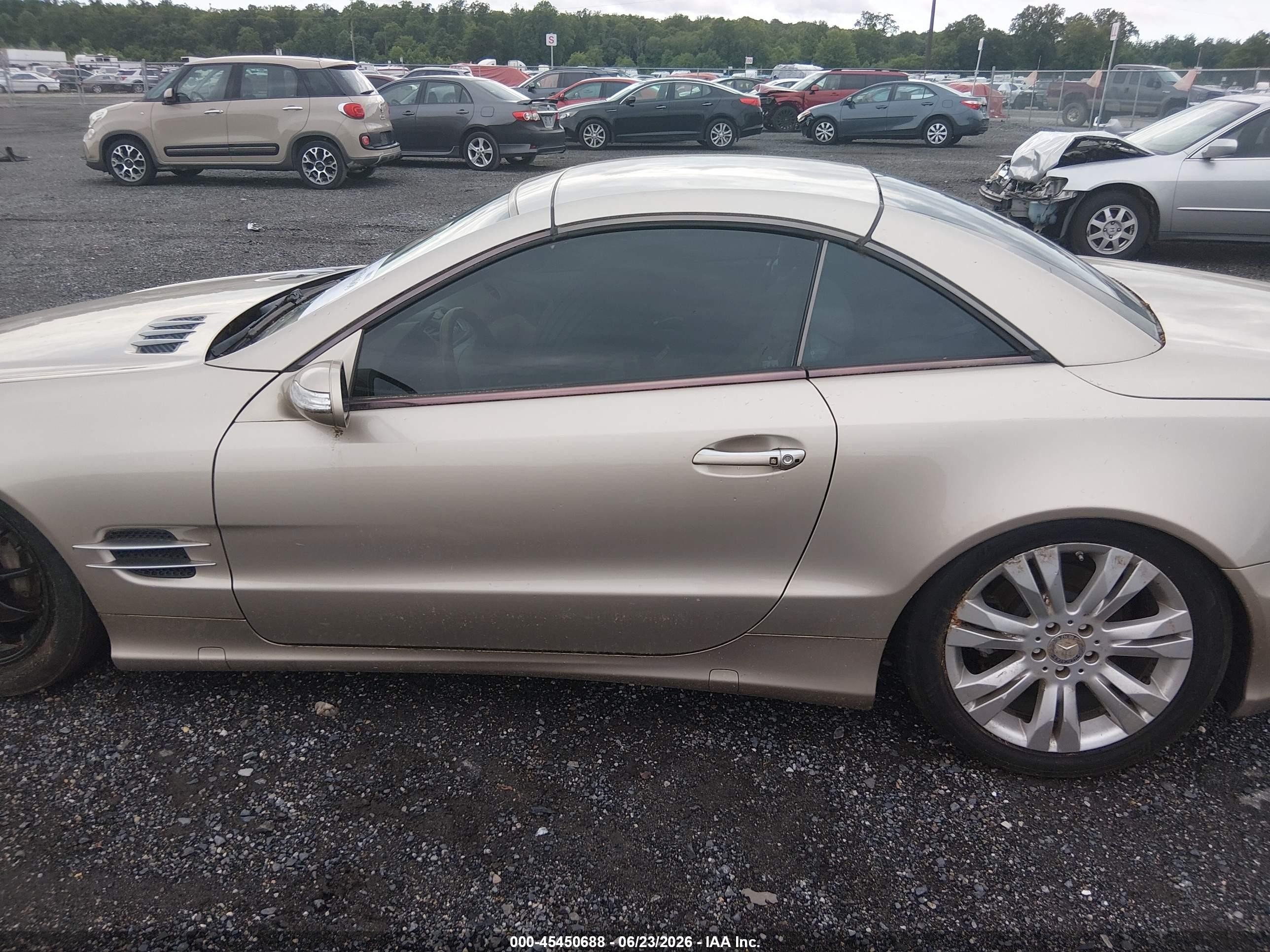 2004 Mercedes-benz Sl 500   Gold vin: WDBSK75F64F084061