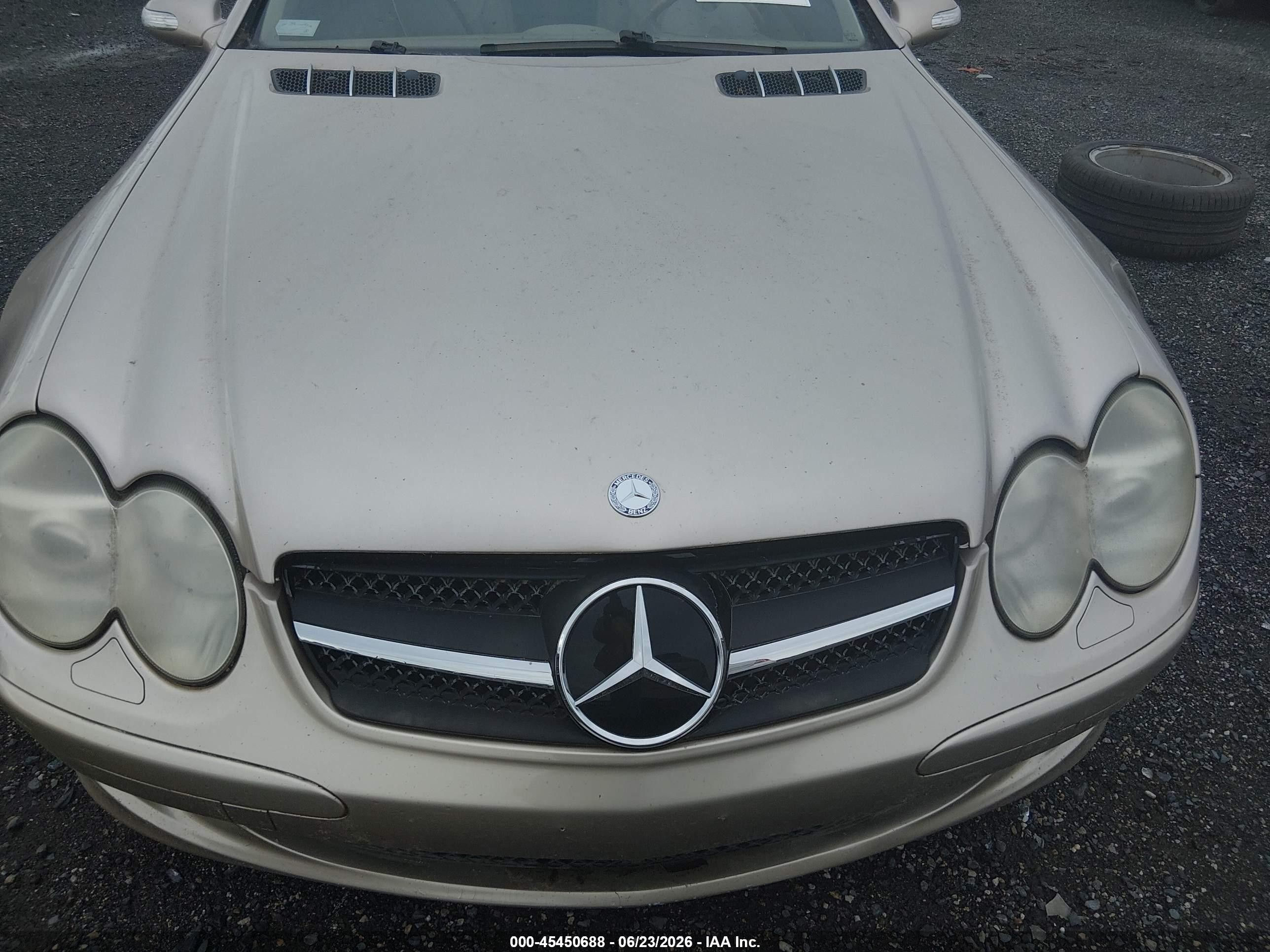 2004 Mercedes-benz Sl 500   Gold vin: WDBSK75F64F084061