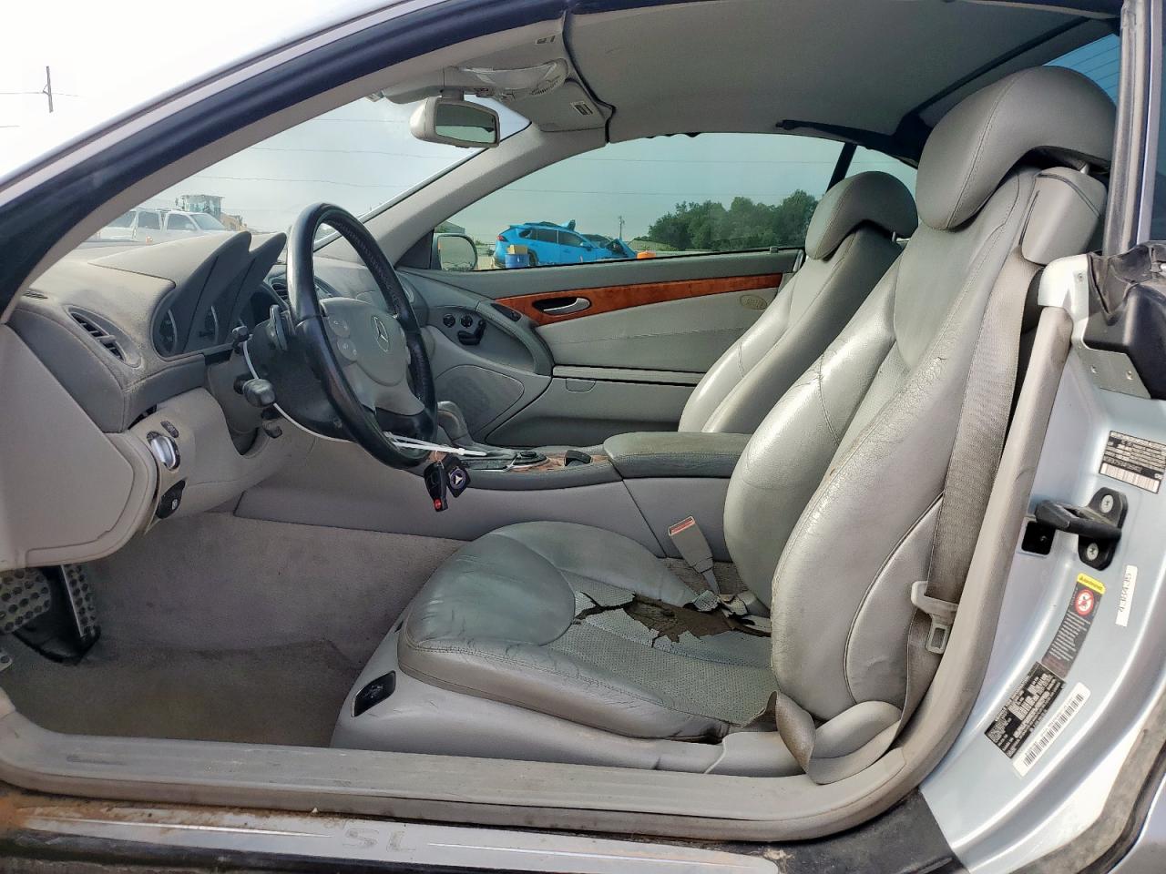 2004 Mercedes-benz Sl 500   Silver vin: WDBSK75F84F069402
