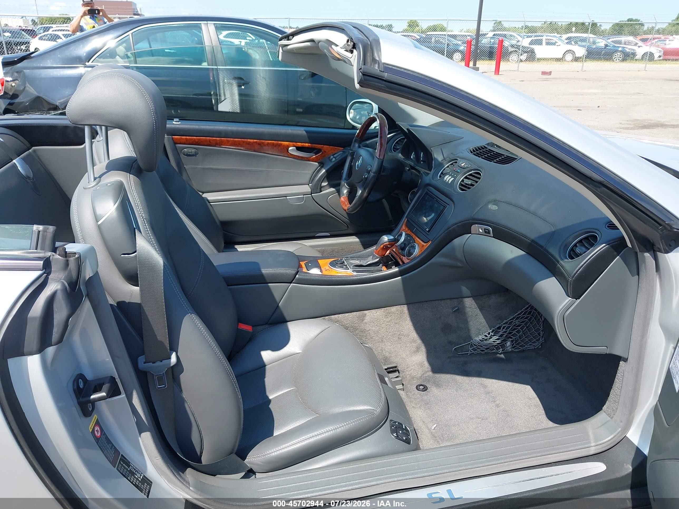 2003 Mercedes-benz Sl 500   Серебряный vin: WDBSK75F93F014827