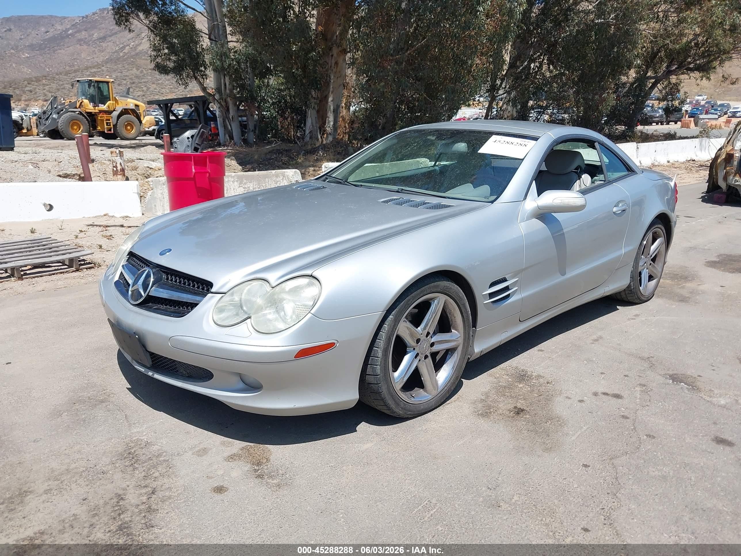 2004 Mercedes-benz Sl 500   Silver vin: WDBSK75F94F070025