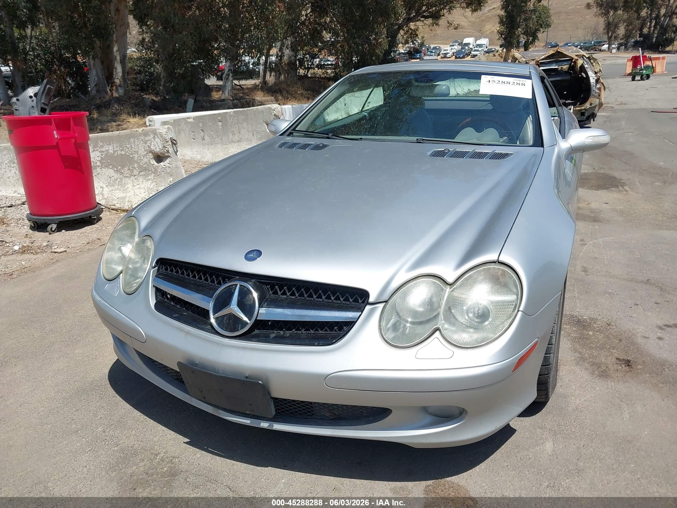 2004 Mercedes-benz Sl 500   Silver vin: WDBSK75F94F070025