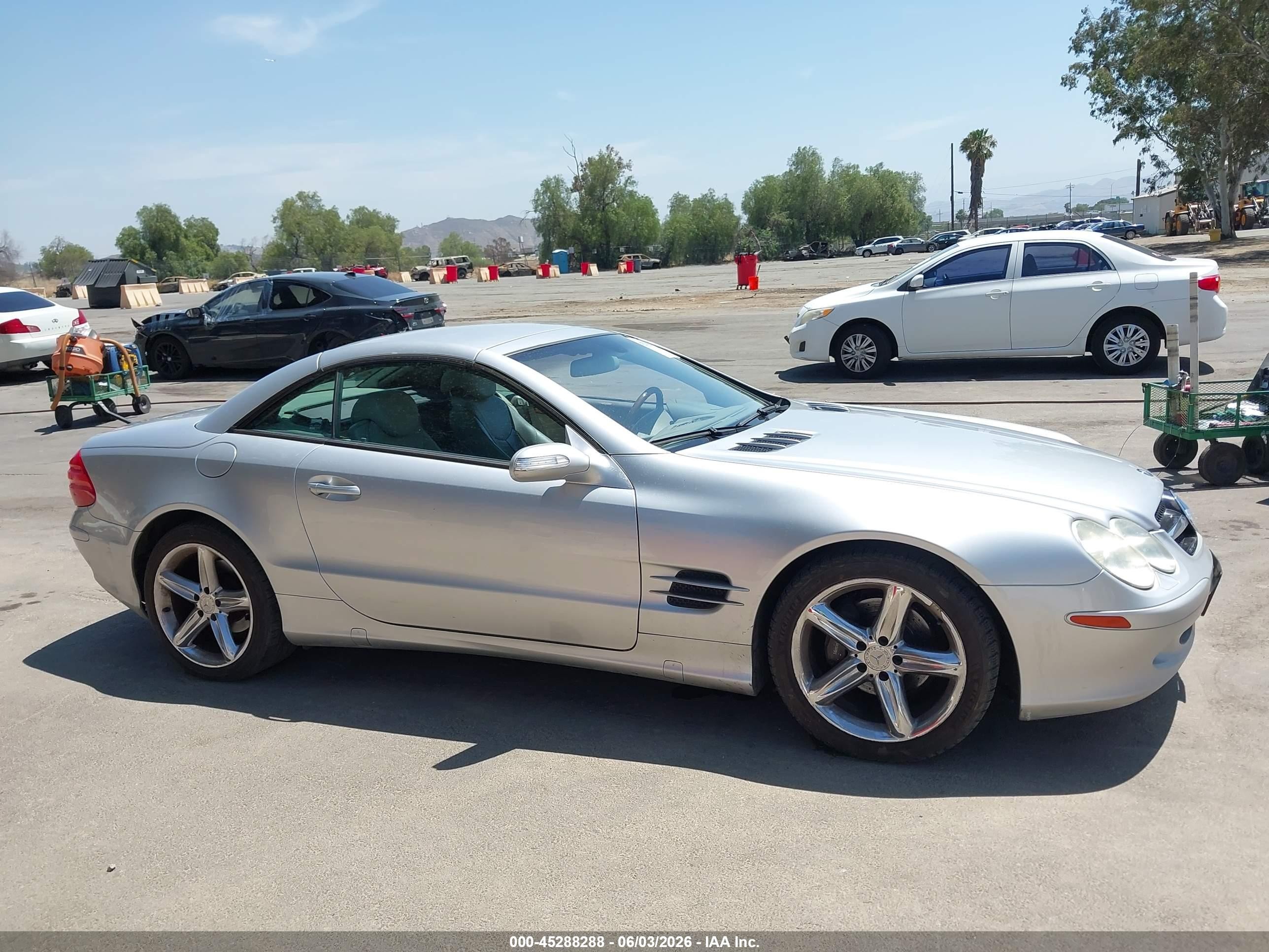 2004 Mercedes-benz Sl 500   Silver vin: WDBSK75F94F070025