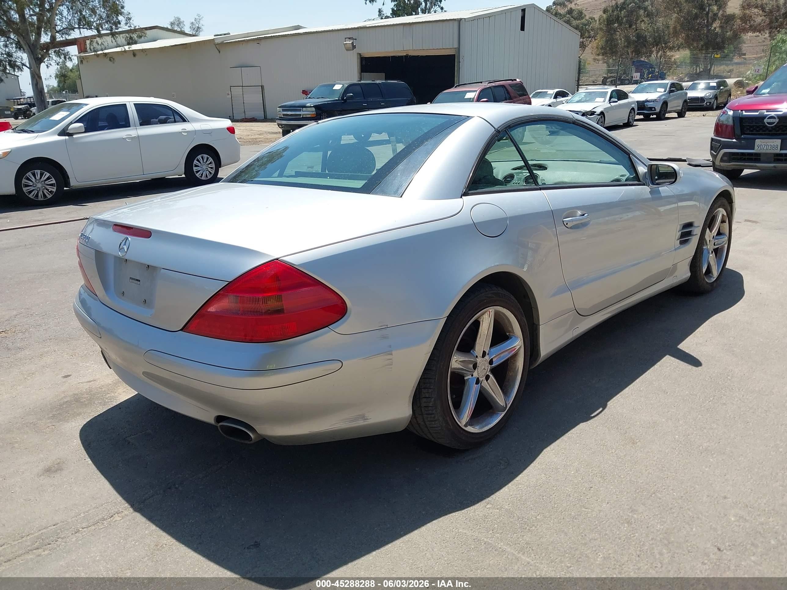 2004 Mercedes-benz Sl 500   Silver vin: WDBSK75F94F070025