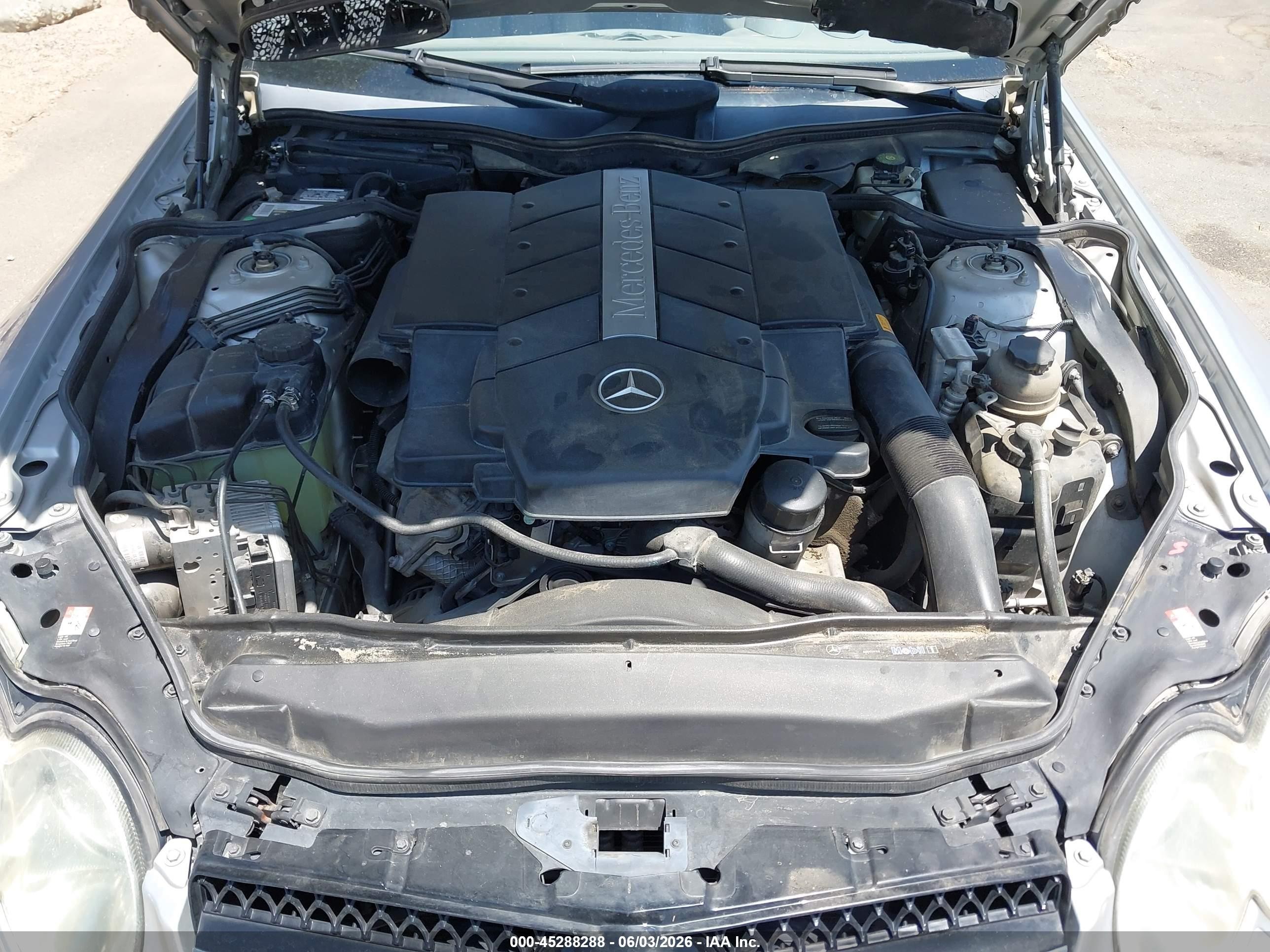 2004 Mercedes-benz Sl 500   Silver vin: WDBSK75F94F070025