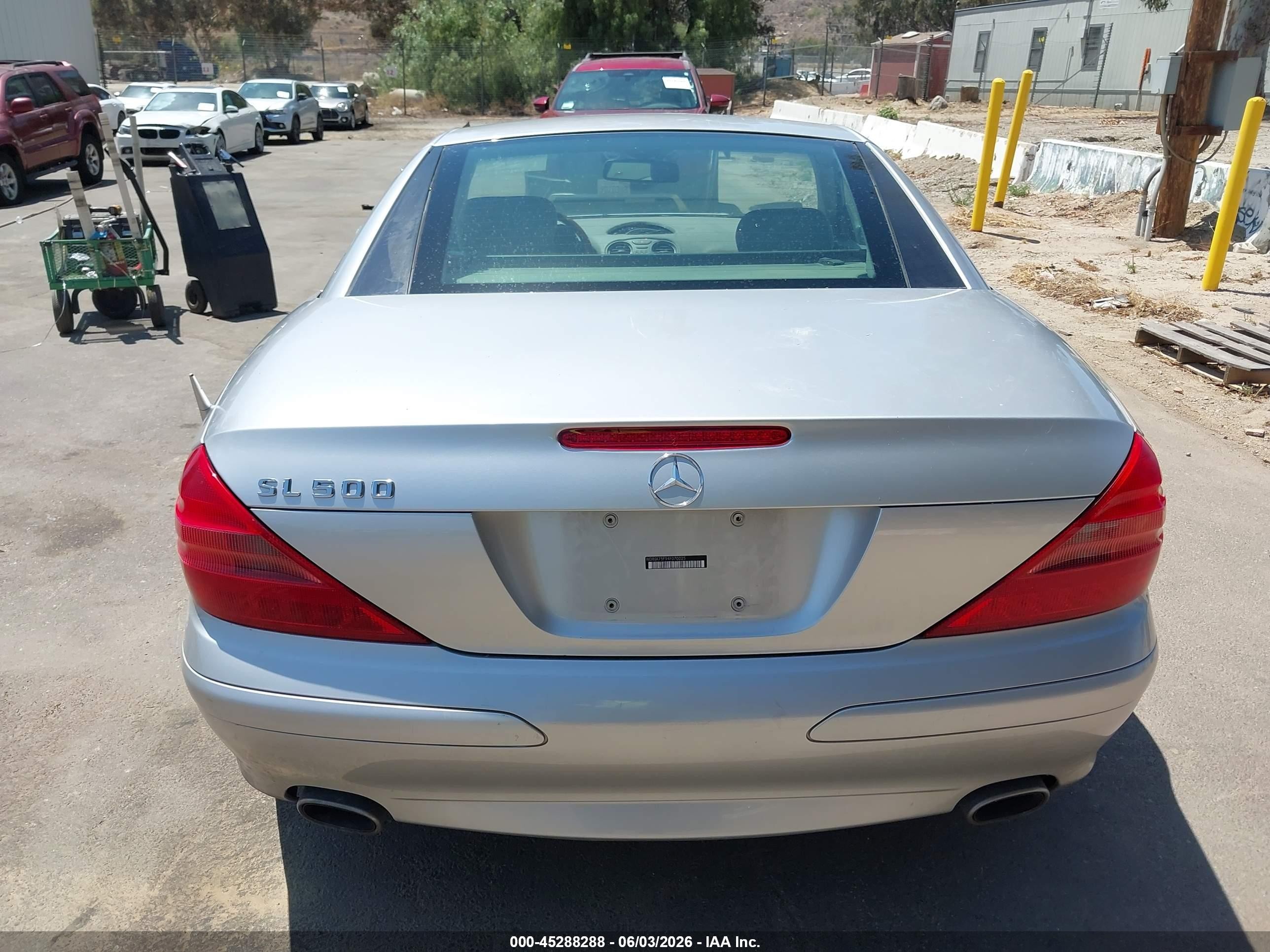 2004 Mercedes-benz Sl 500   Silver vin: WDBSK75F94F070025