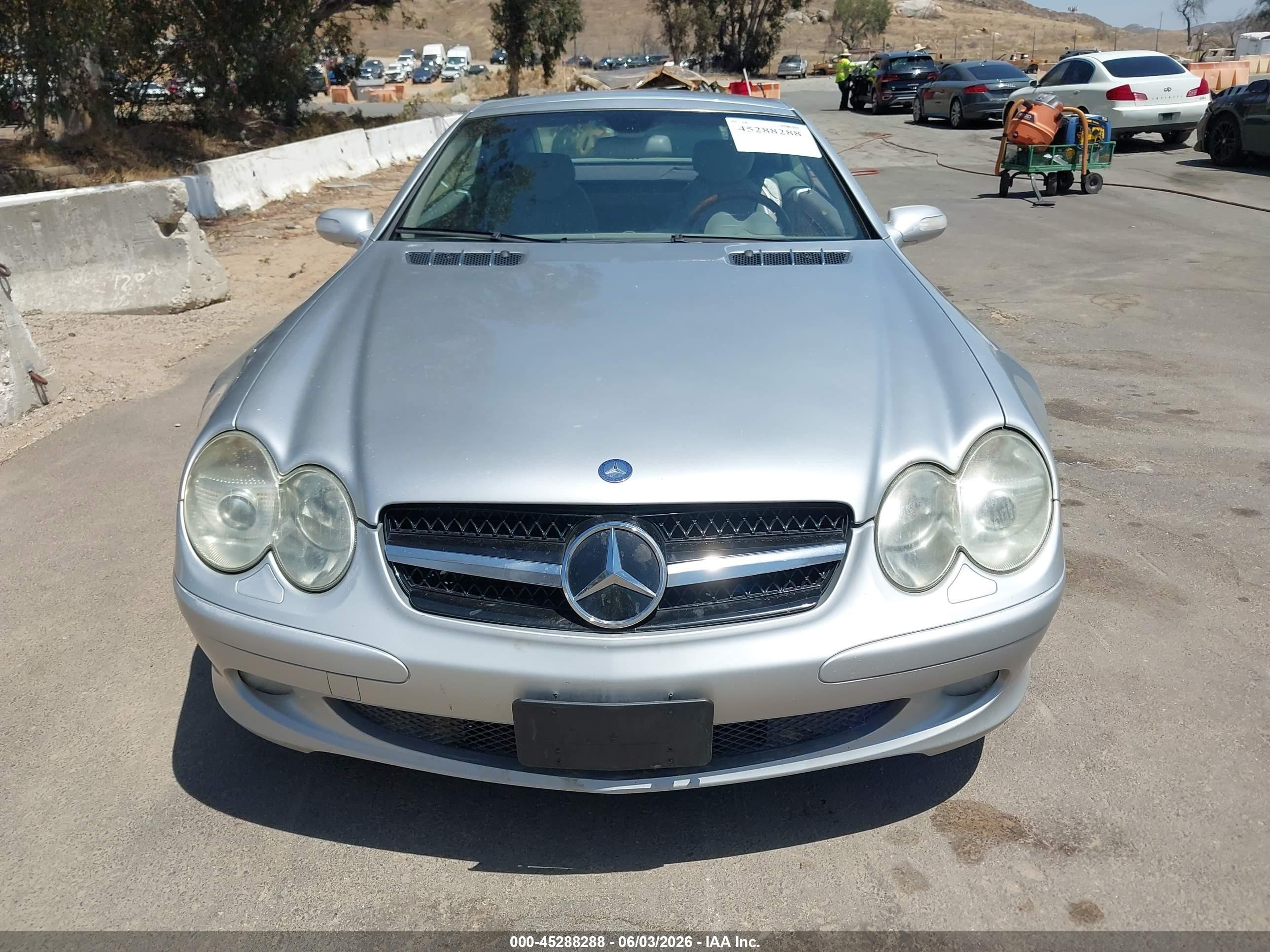2004 Mercedes-benz Sl 500   Silver vin: WDBSK75F94F070025