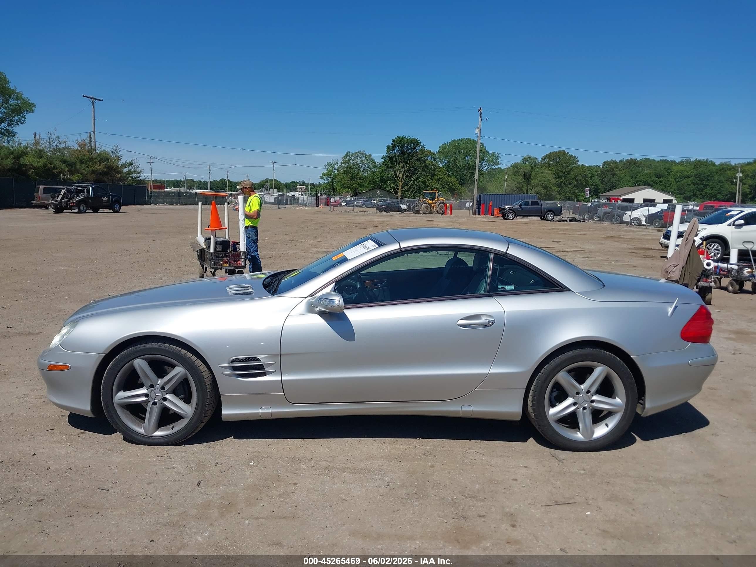 2004 Mercedes-benz Sl 500   Silver vin: WDBSK75FX4F082894