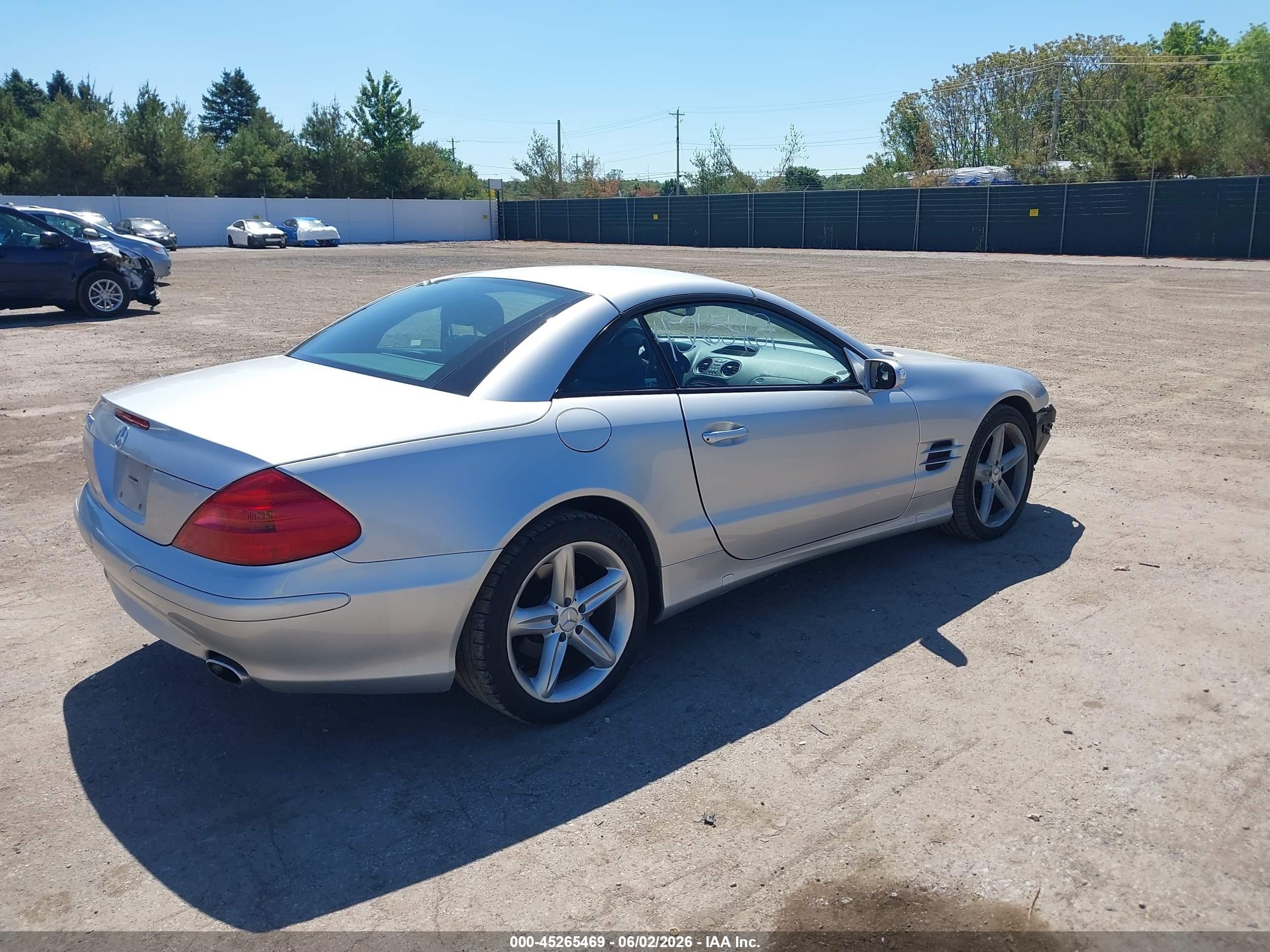 2004 Mercedes-benz Sl 500   Silver vin: WDBSK75FX4F082894