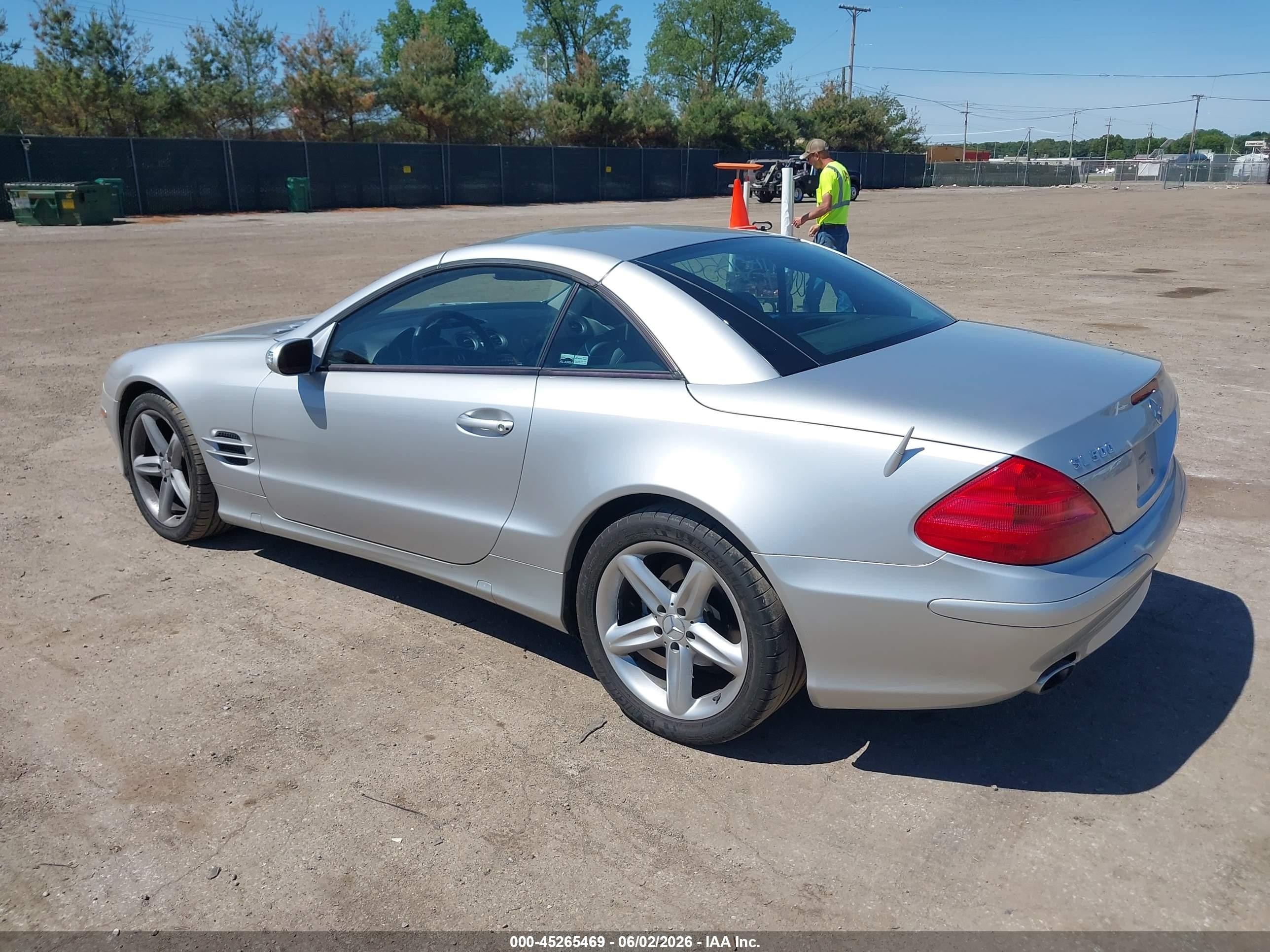 2004 Mercedes-benz Sl 500   Silver vin: WDBSK75FX4F082894