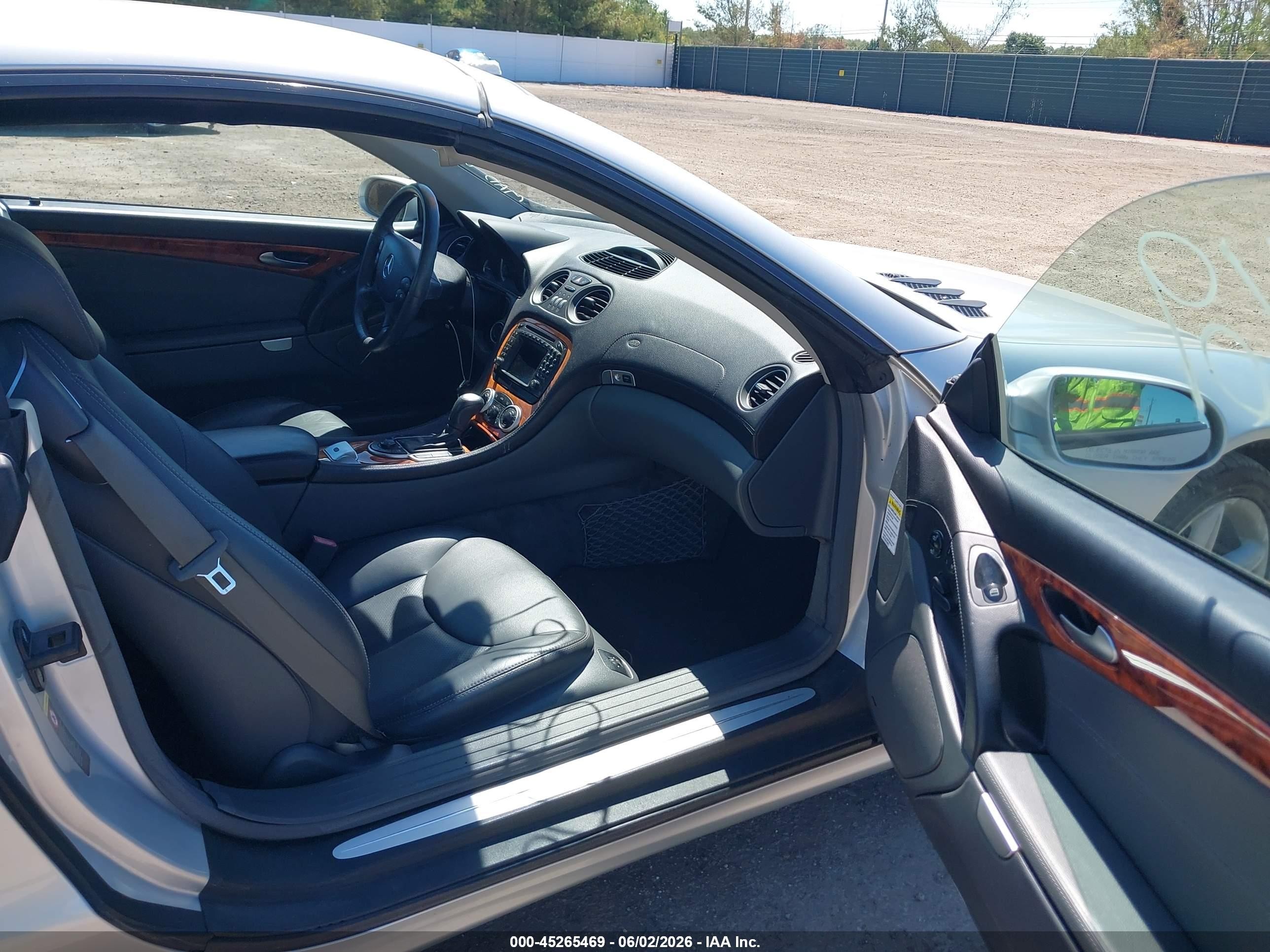 2004 Mercedes-benz Sl 500   Silver vin: WDBSK75FX4F082894