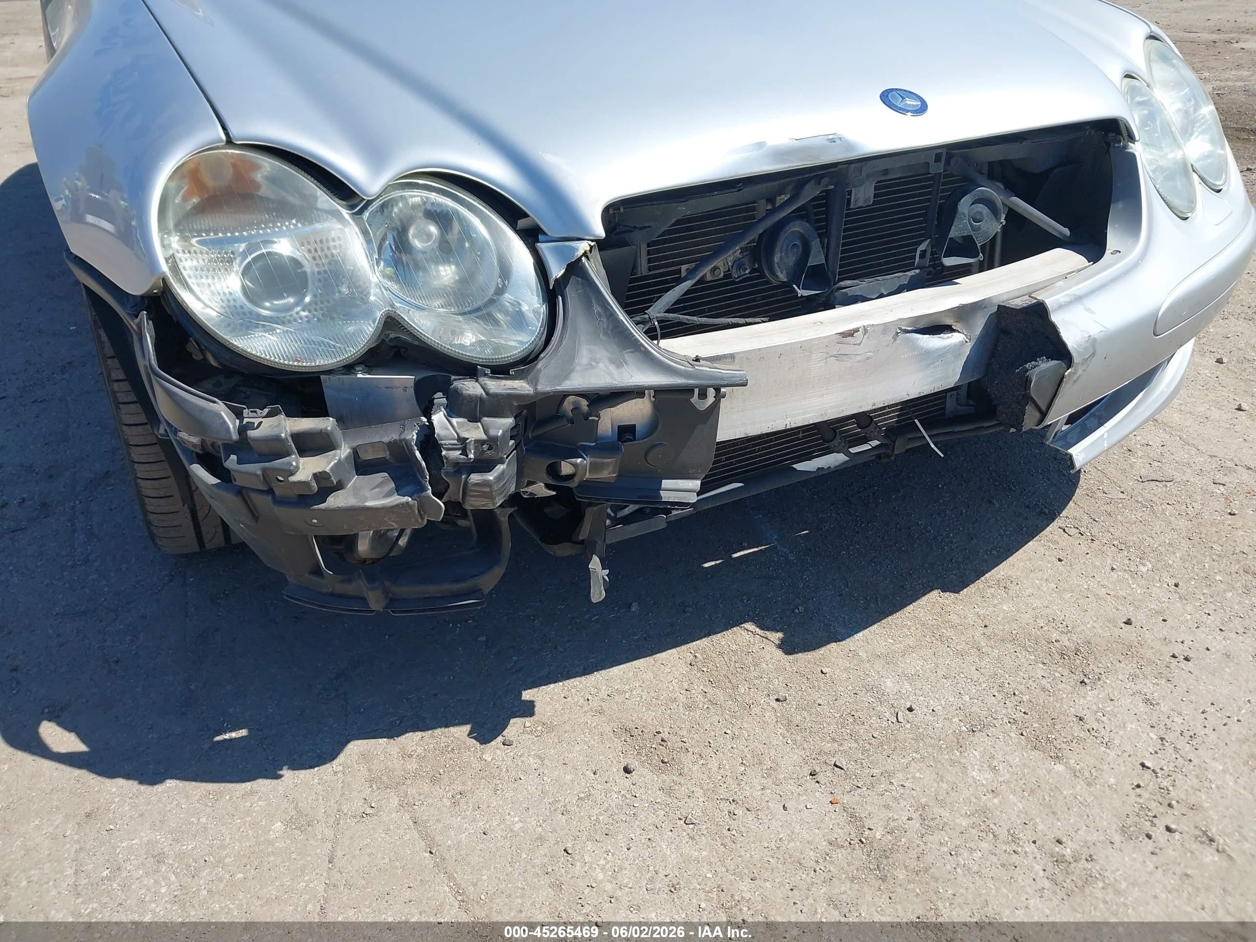 2004 Mercedes-benz Sl 500   Silver vin: WDBSK75FX4F082894