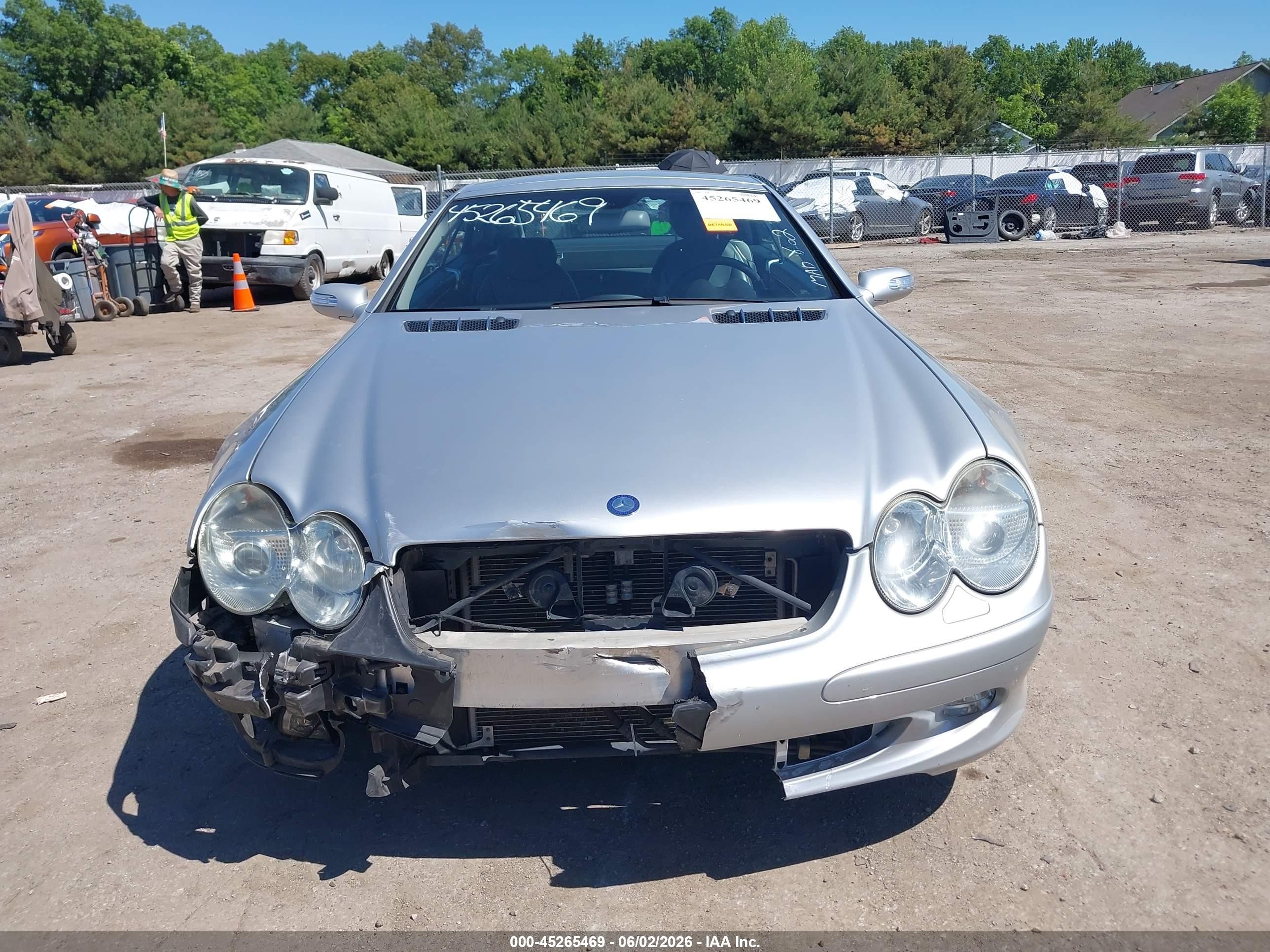 2004 Mercedes-benz Sl 500   Silver vin: WDBSK75FX4F082894