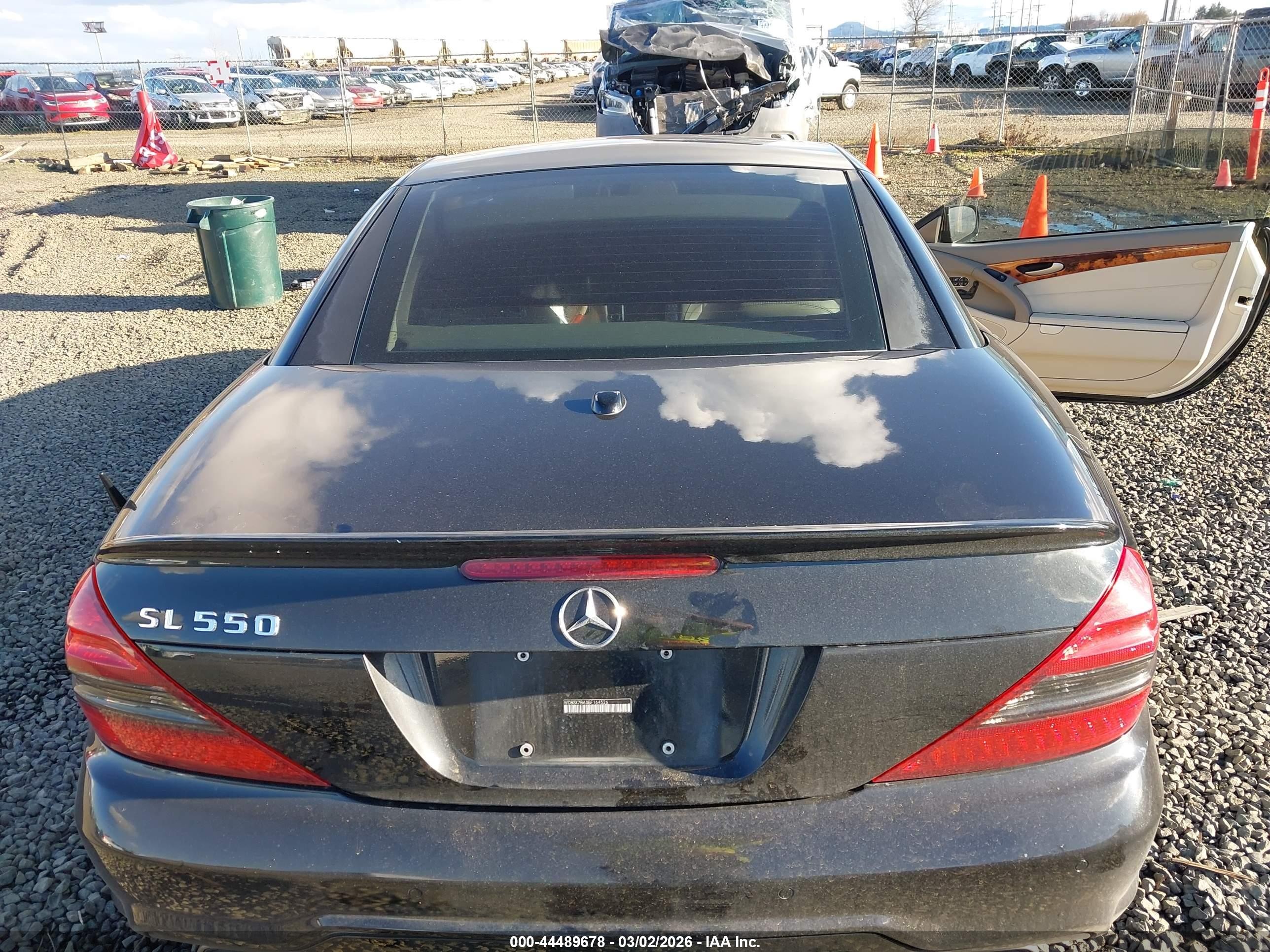 2011 Mercedes-benz Sl 550   Black vin: WDBSK7BA0BF164526