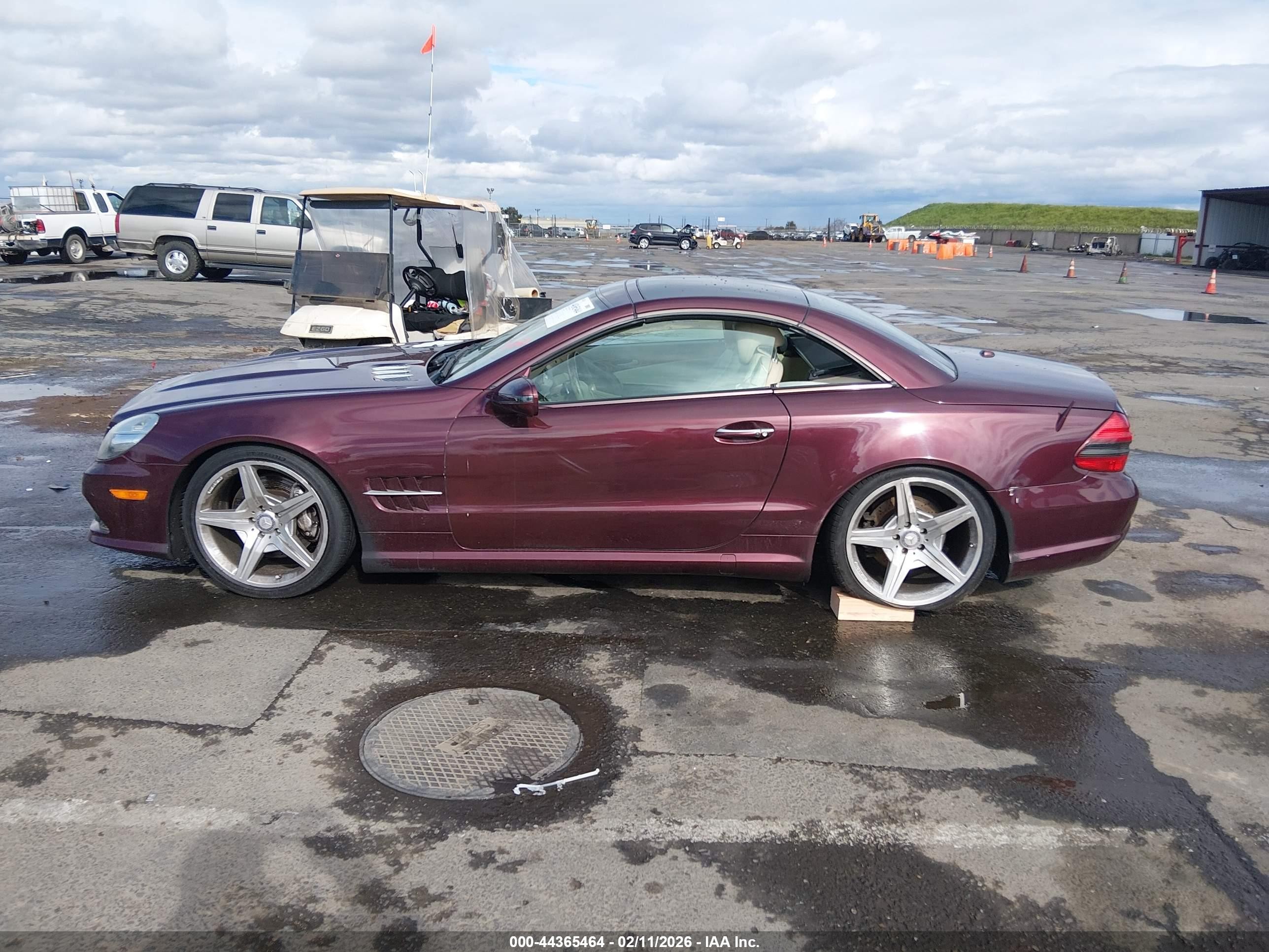 2011 Mercedes-benz Sl 550   Burgundy vin: WDBSK7BA0BF166342