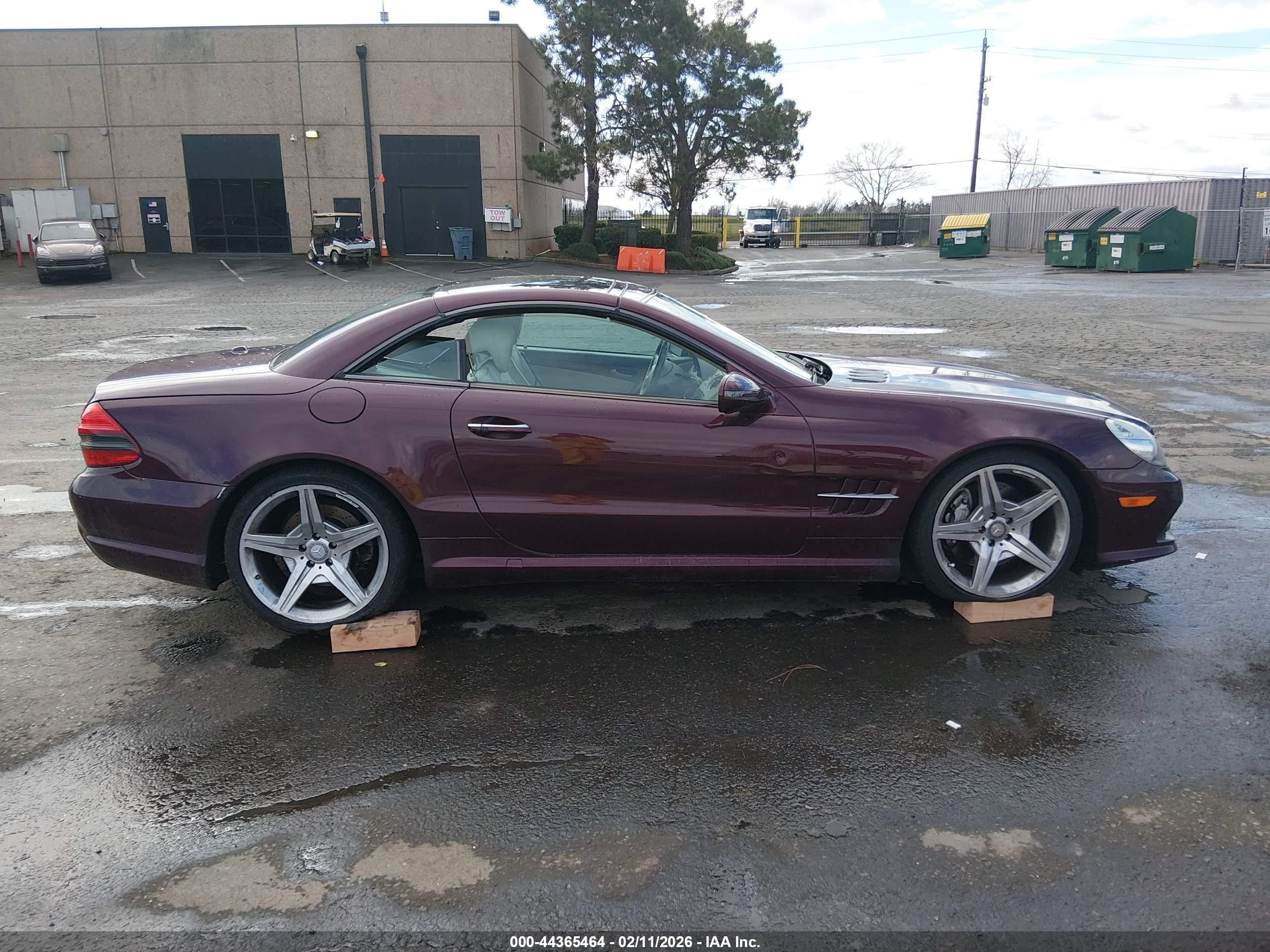 2011 Mercedes-benz Sl 550   Burgundy vin: WDBSK7BA0BF166342