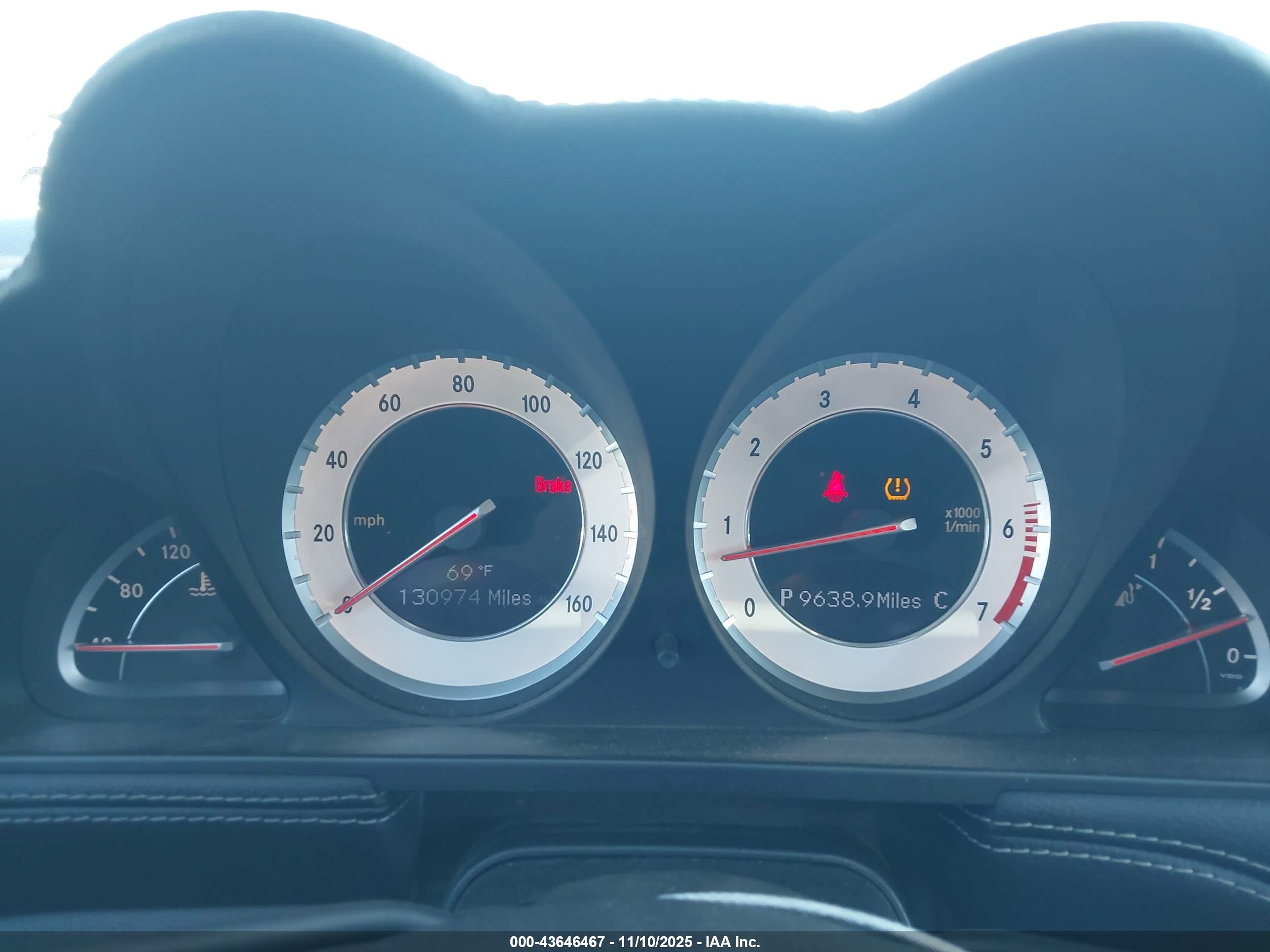 2011 Mercedes-benz Sl 550   Серый vin: WDBSK7BA4BF161807