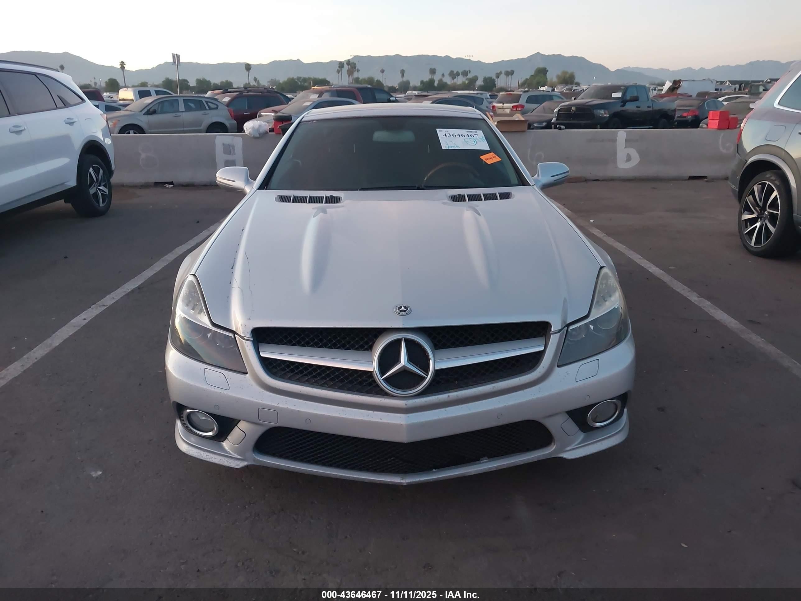 2011 Mercedes-benz Sl 550   Серый vin: WDBSK7BA4BF161807