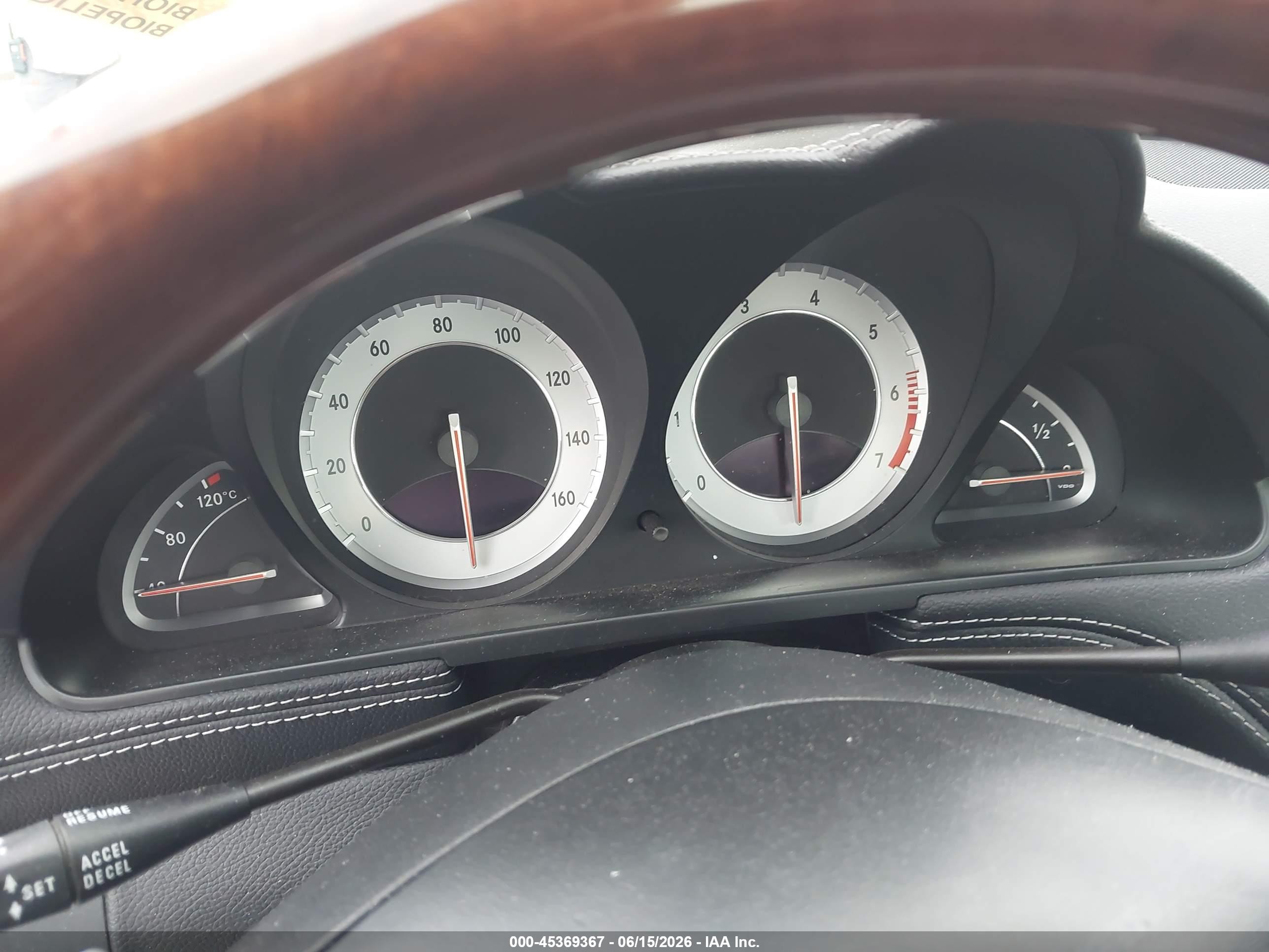 2011 Mercedes-benz Sl 550   Серебряный vin: WDBSK7BA5BF161590