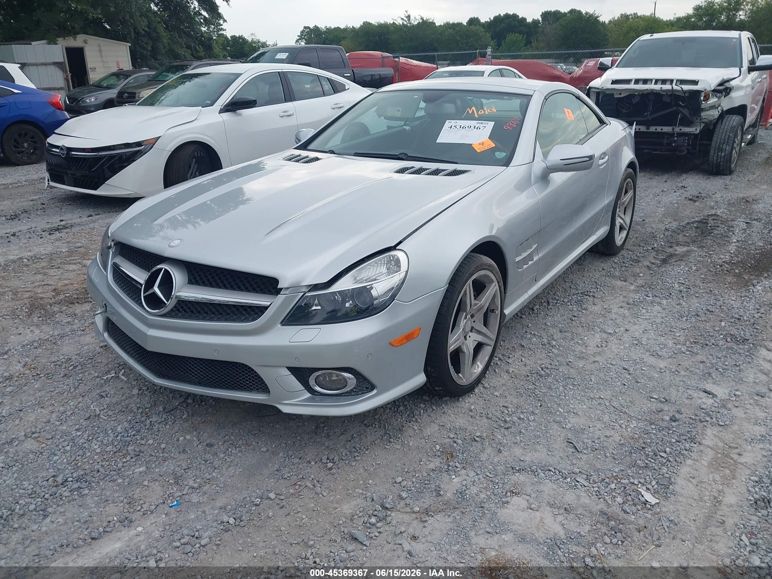 2011 Mercedes-benz Sl 550   Серебряный vin: WDBSK7BA5BF161590